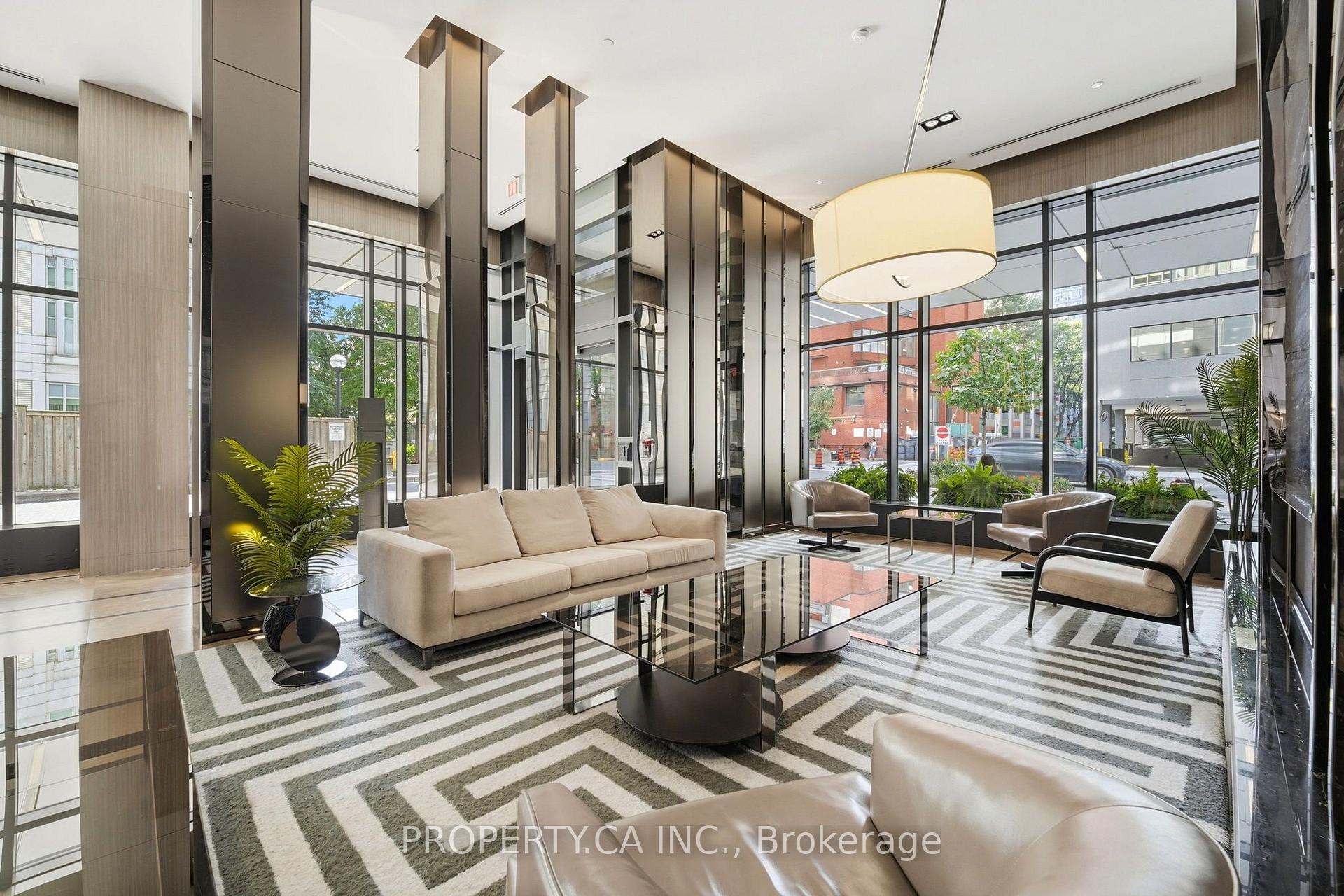 Photo 3 of Unit Ph3608, 89 Dunfield Avenue, Toronto, Mount Pleasant West — HOMEH