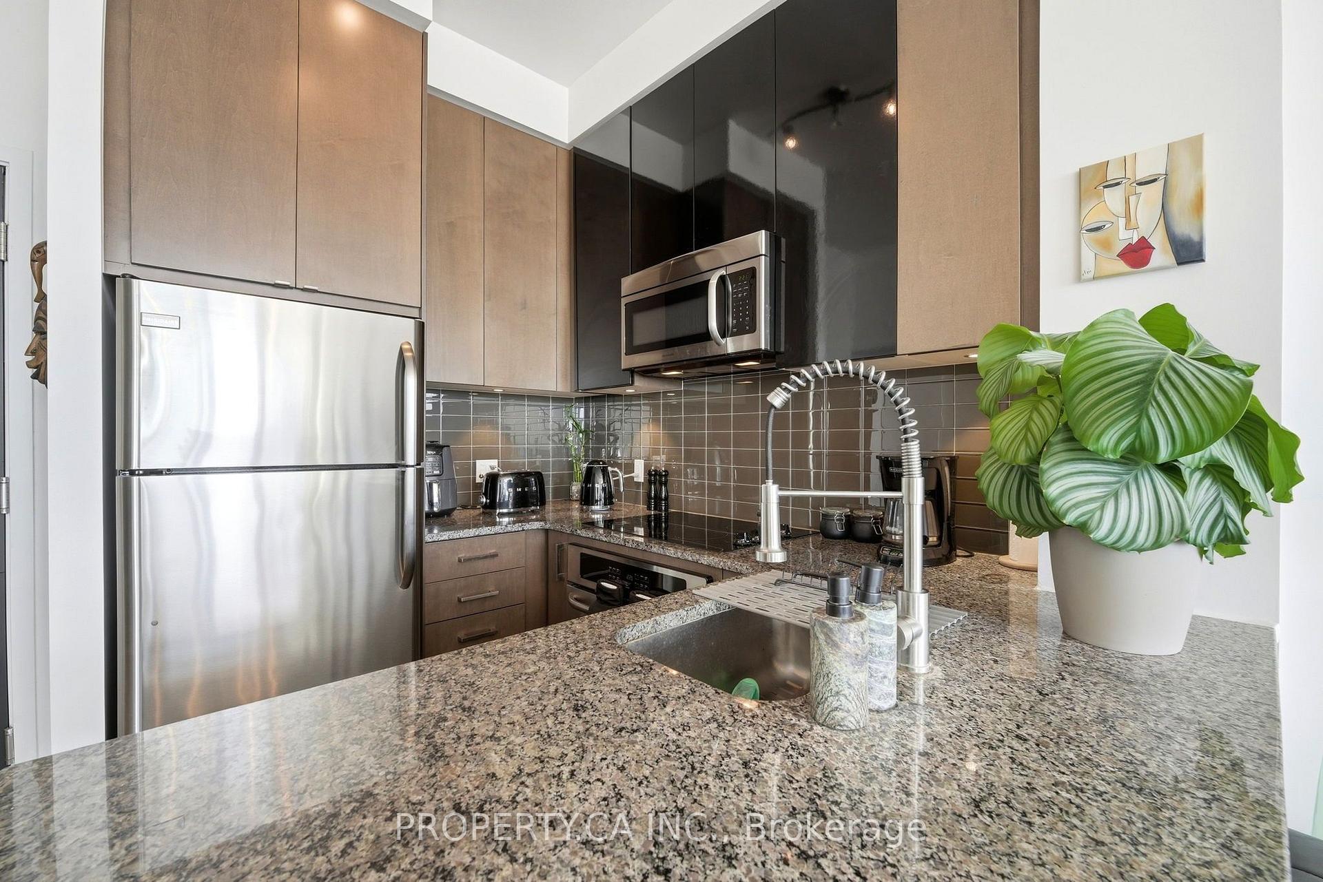 Photo 12 of Unit Ph3608, 89 Dunfield Avenue, Toronto, Mount Pleasant West — HOMEH