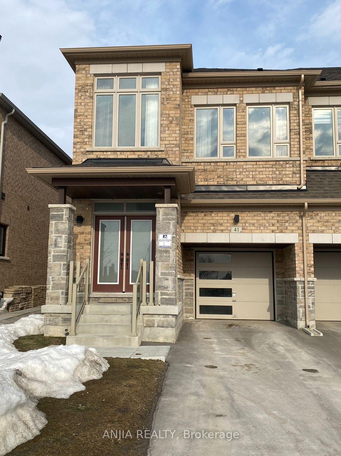 Photo 1 of 41 Ducharme Drive, Richmond Hill, Rural Richmond Hill — HOMEH
