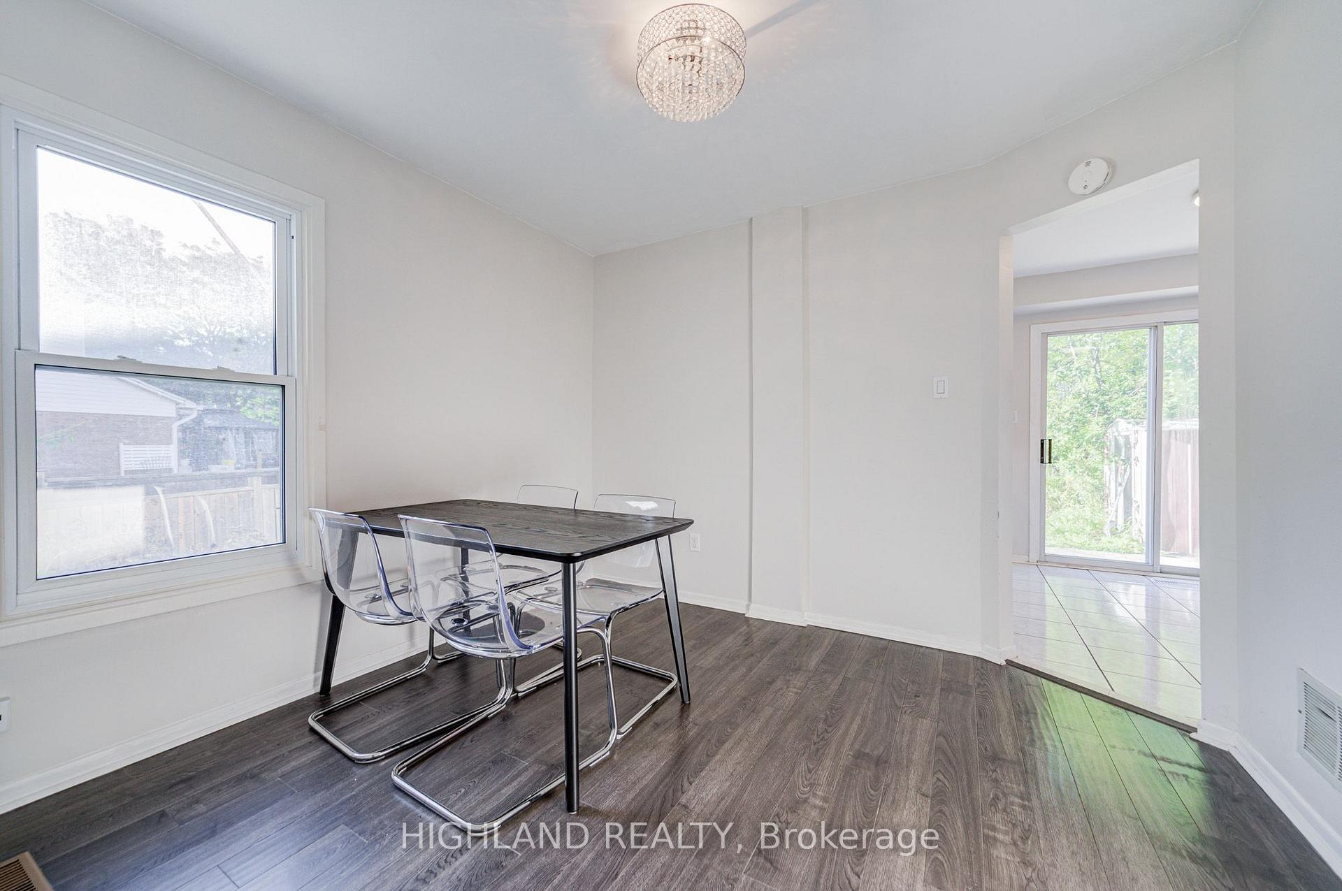 Photo 5 of 2032 Glenada Crescent, Oakville, Wedgewood Creek — HOMEH