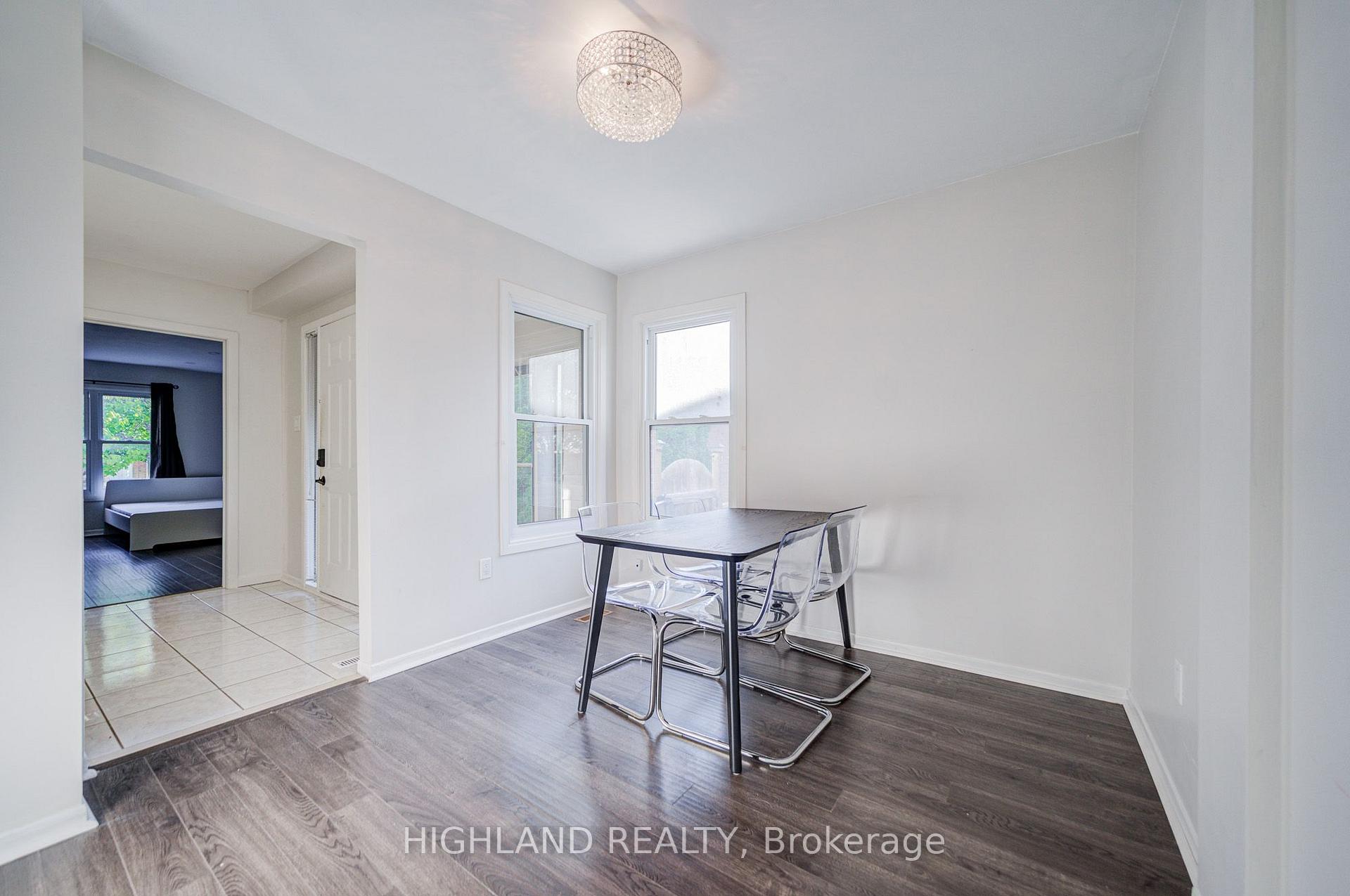 Photo 6 of 2032 Glenada Crescent, Oakville, Wedgewood Creek — HOMEH