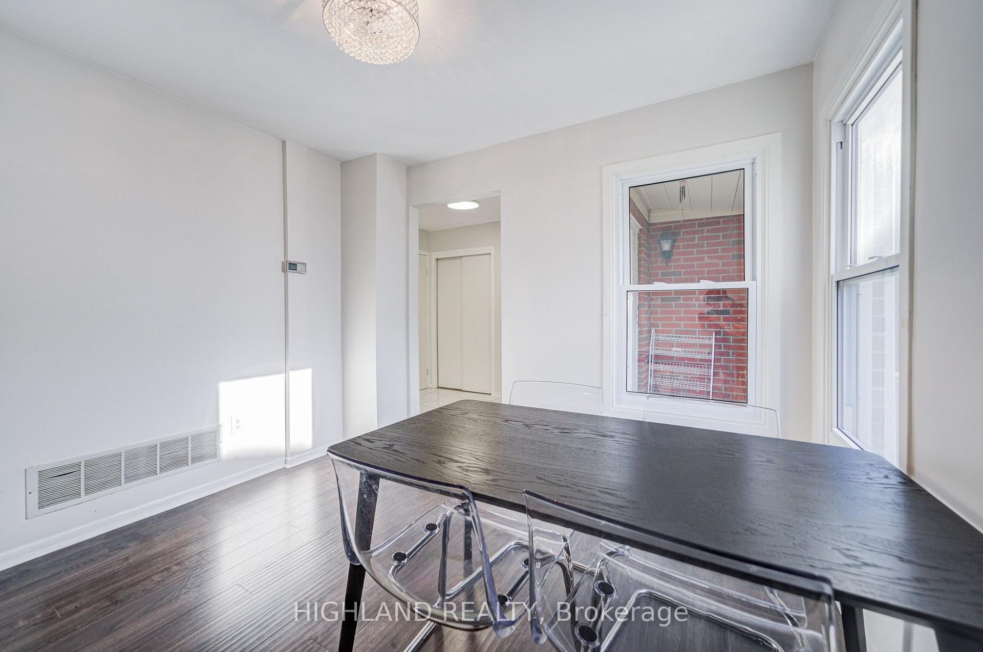 Photo 7 of 2032 Glenada Crescent, Oakville, Wedgewood Creek — HOMEH