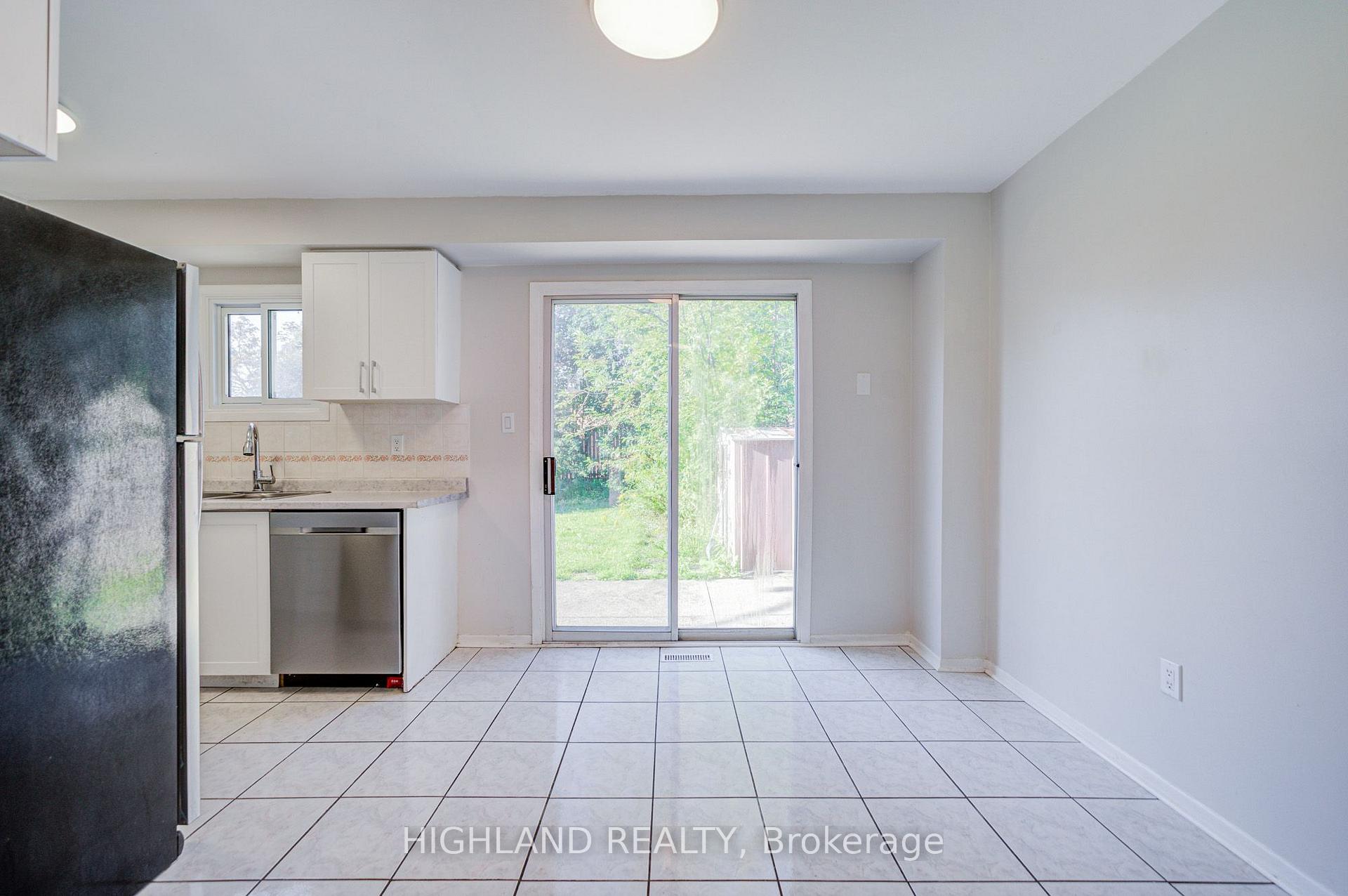 Photo 11 of 2032 Glenada Crescent, Oakville, Wedgewood Creek — HOMEH