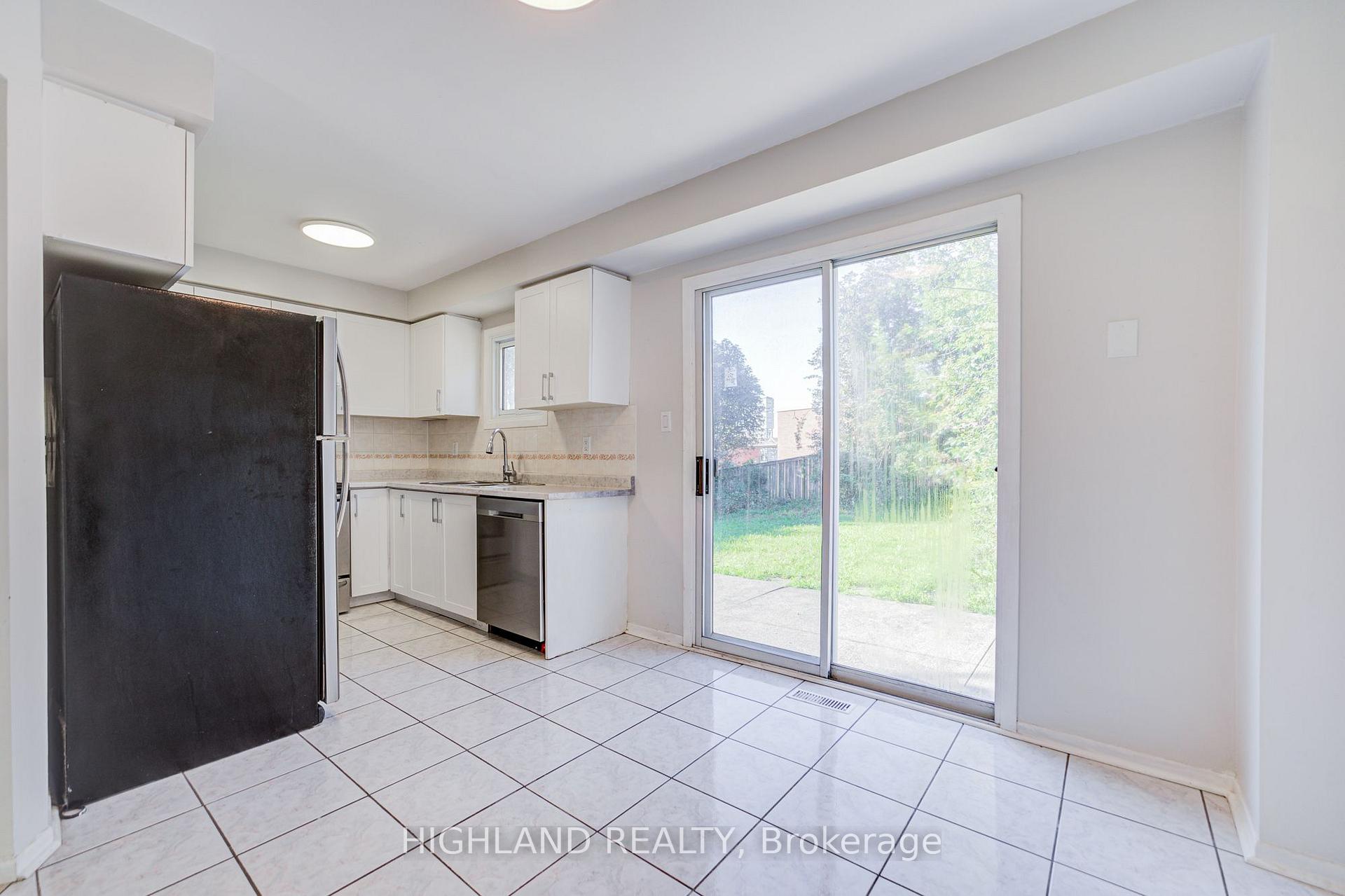 Photo 12 of 2032 Glenada Crescent, Oakville, Wedgewood Creek — HOMEH