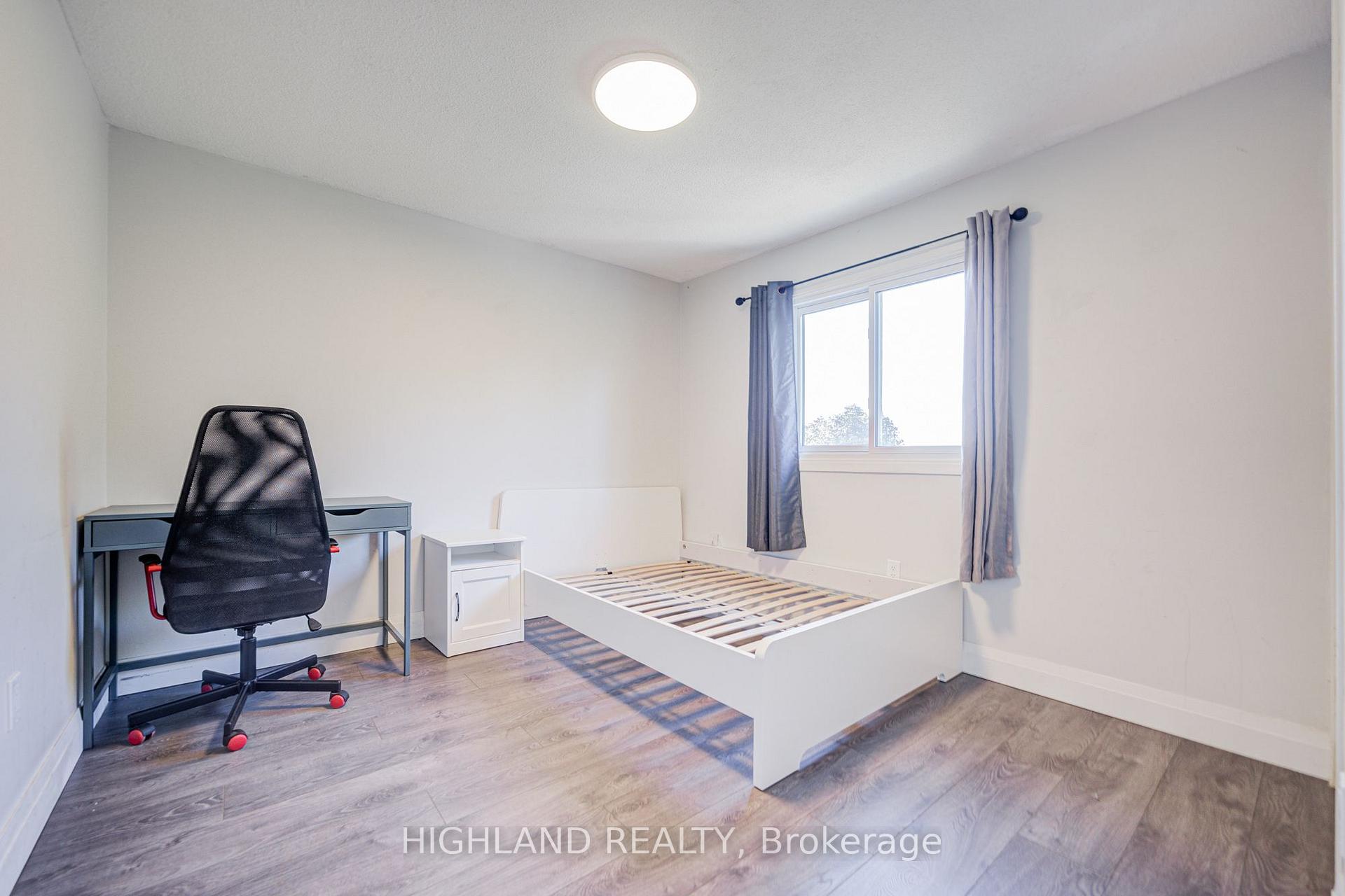 Photo 17 of 2032 Glenada Crescent, Oakville, Wedgewood Creek — HOMEH