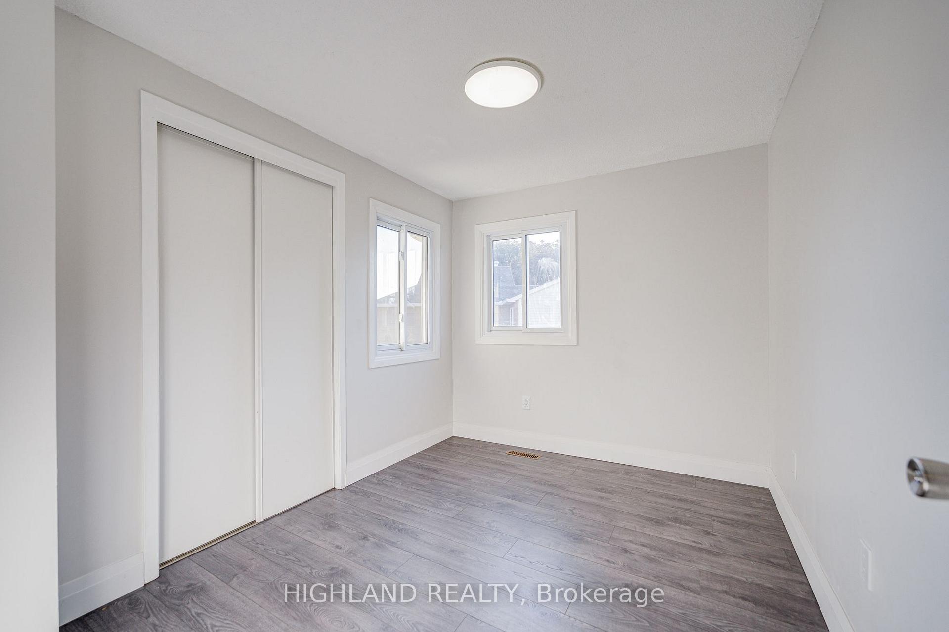 Photo 18 of 2032 Glenada Crescent, Oakville, Wedgewood Creek — HOMEH