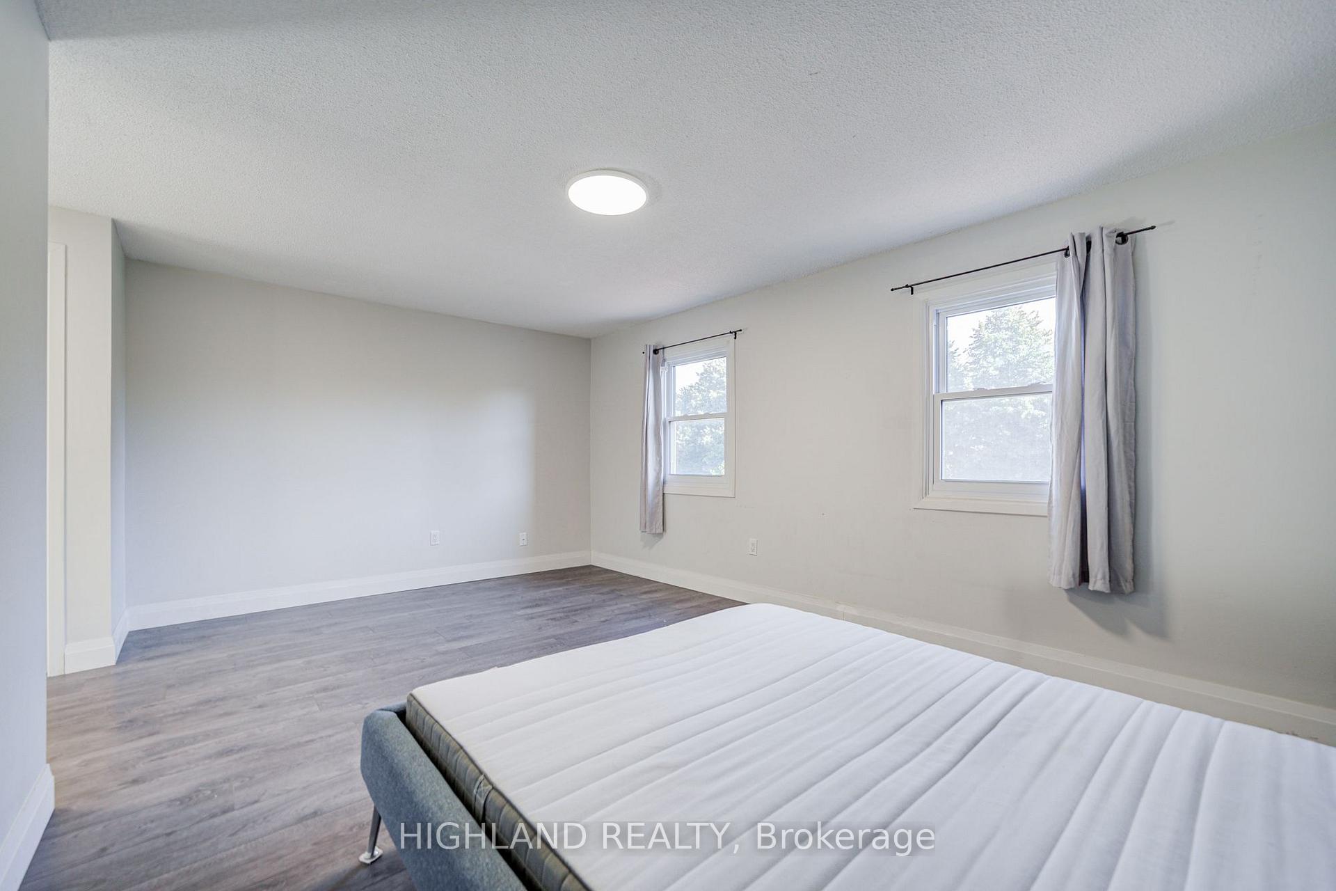Photo 20 of 2032 Glenada Crescent, Oakville, Wedgewood Creek — HOMEH