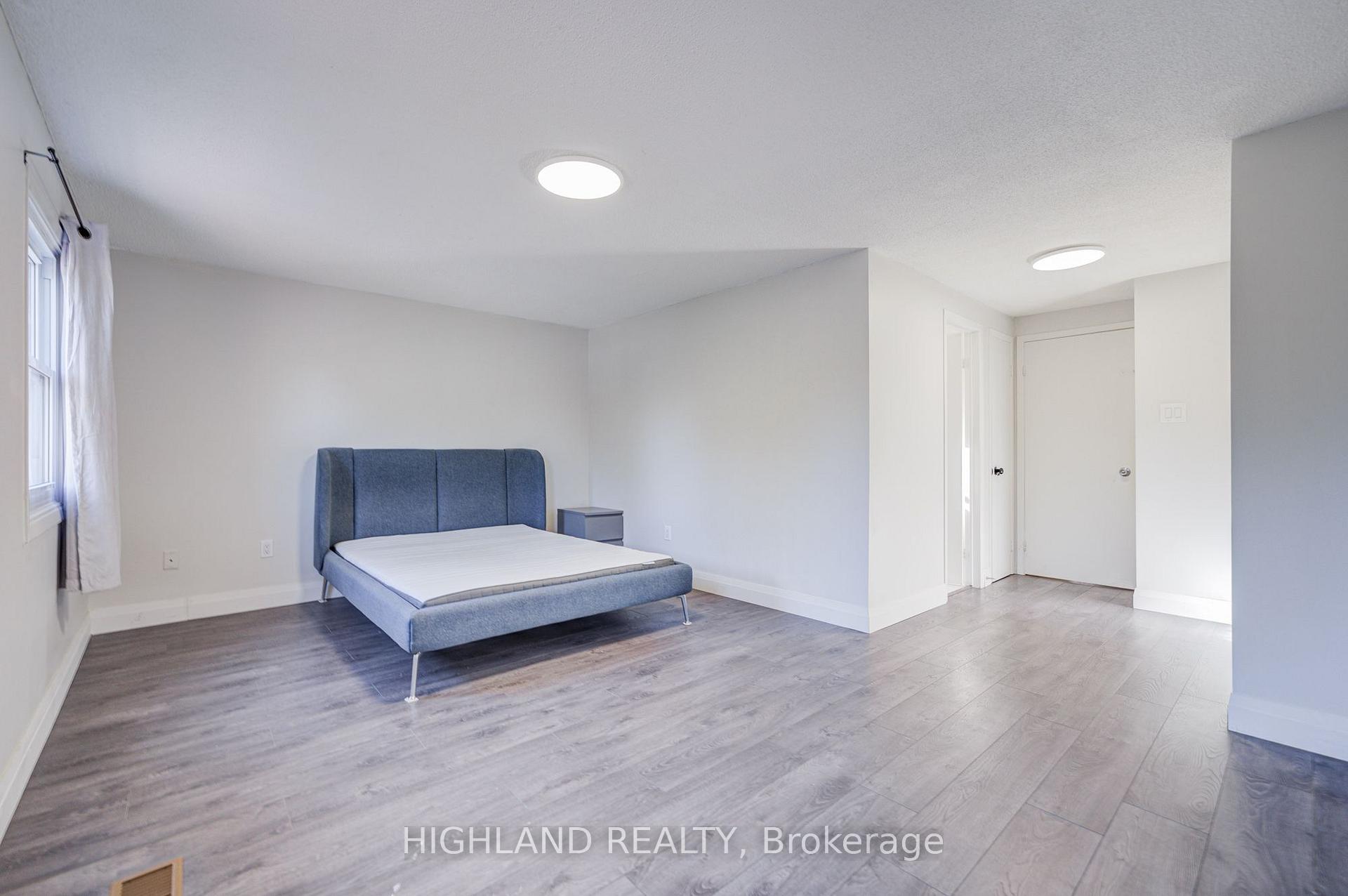 Photo 21 of 2032 Glenada Crescent, Oakville, Wedgewood Creek — HOMEH