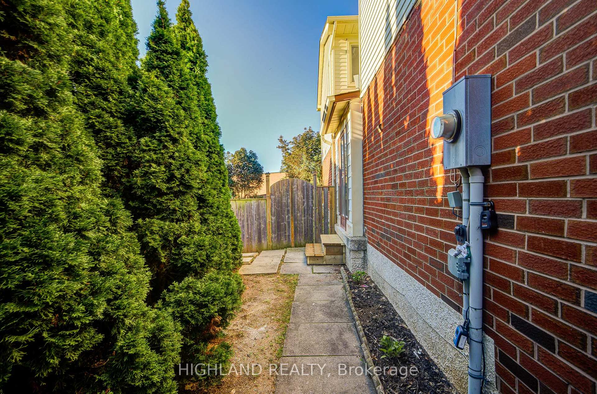 Photo 25 of 2032 Glenada Crescent, Oakville, Wedgewood Creek — HOMEH