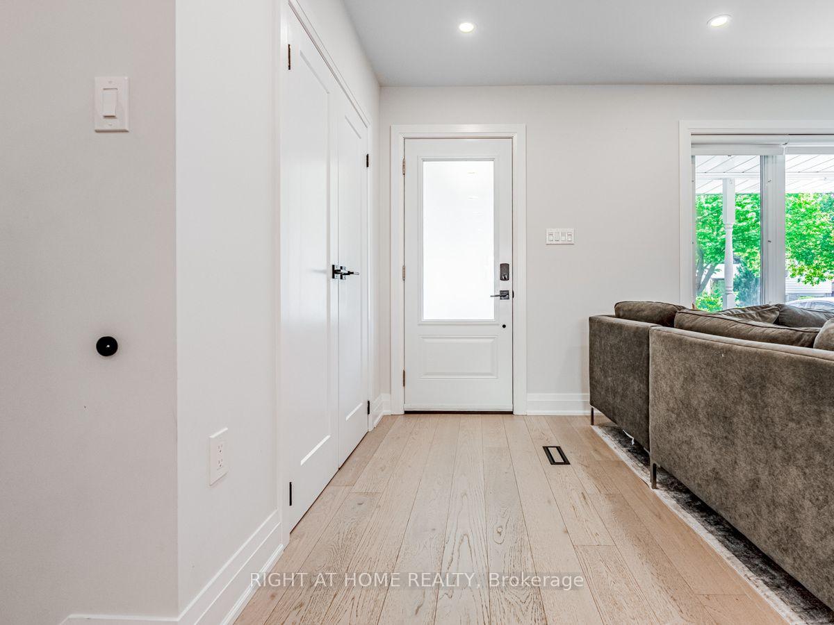 Photo 2 of 883 Francis Road, Burlington, LaSalle — HOMEH
