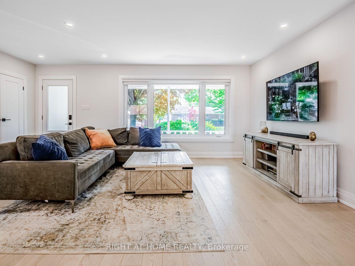 Photo 3 of 883 Francis Road, Burlington, LaSalle — HOMEH