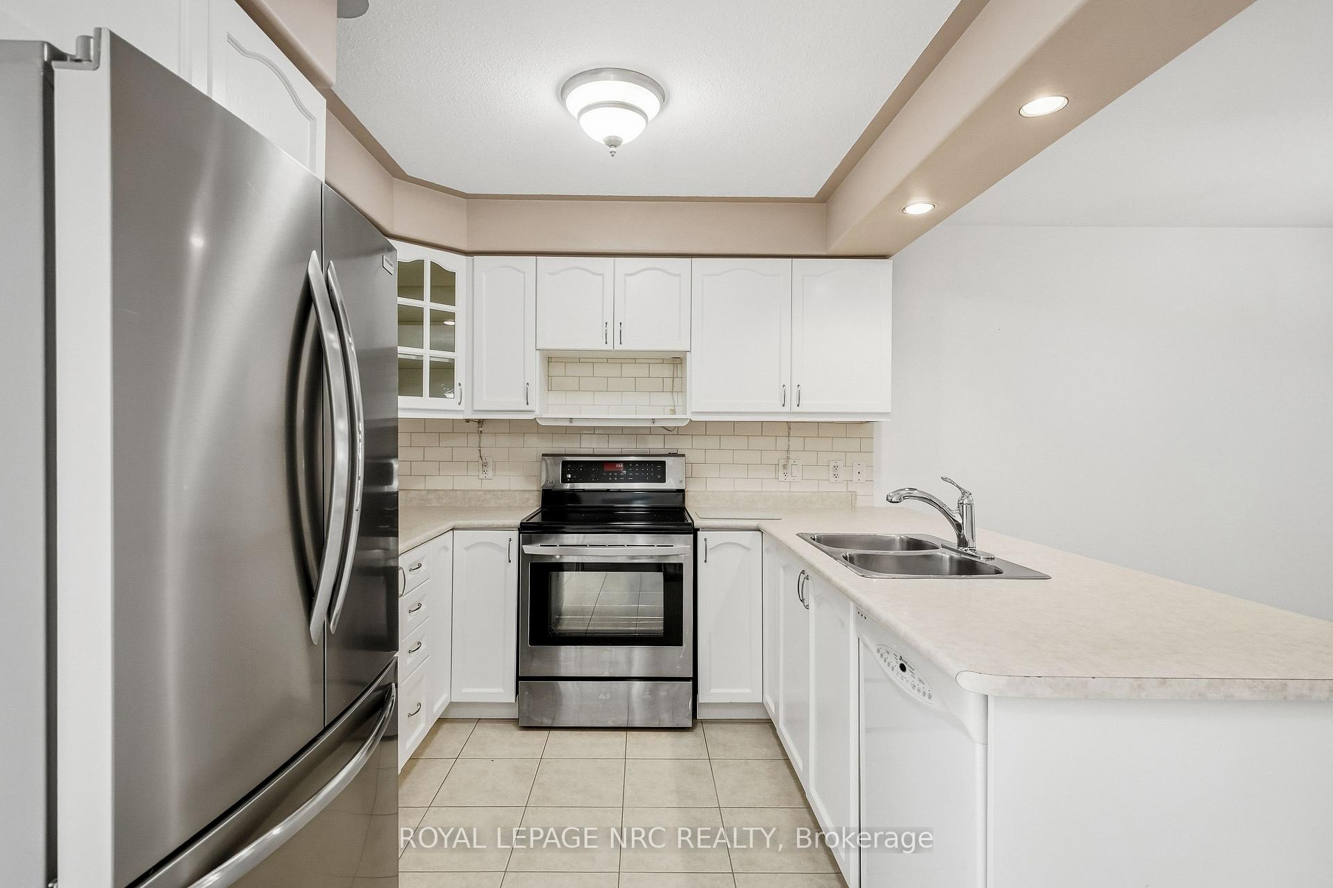 Photo 9 of 8 Bluegrass Crescent, St. Catharines, Oakdale — HOMEH