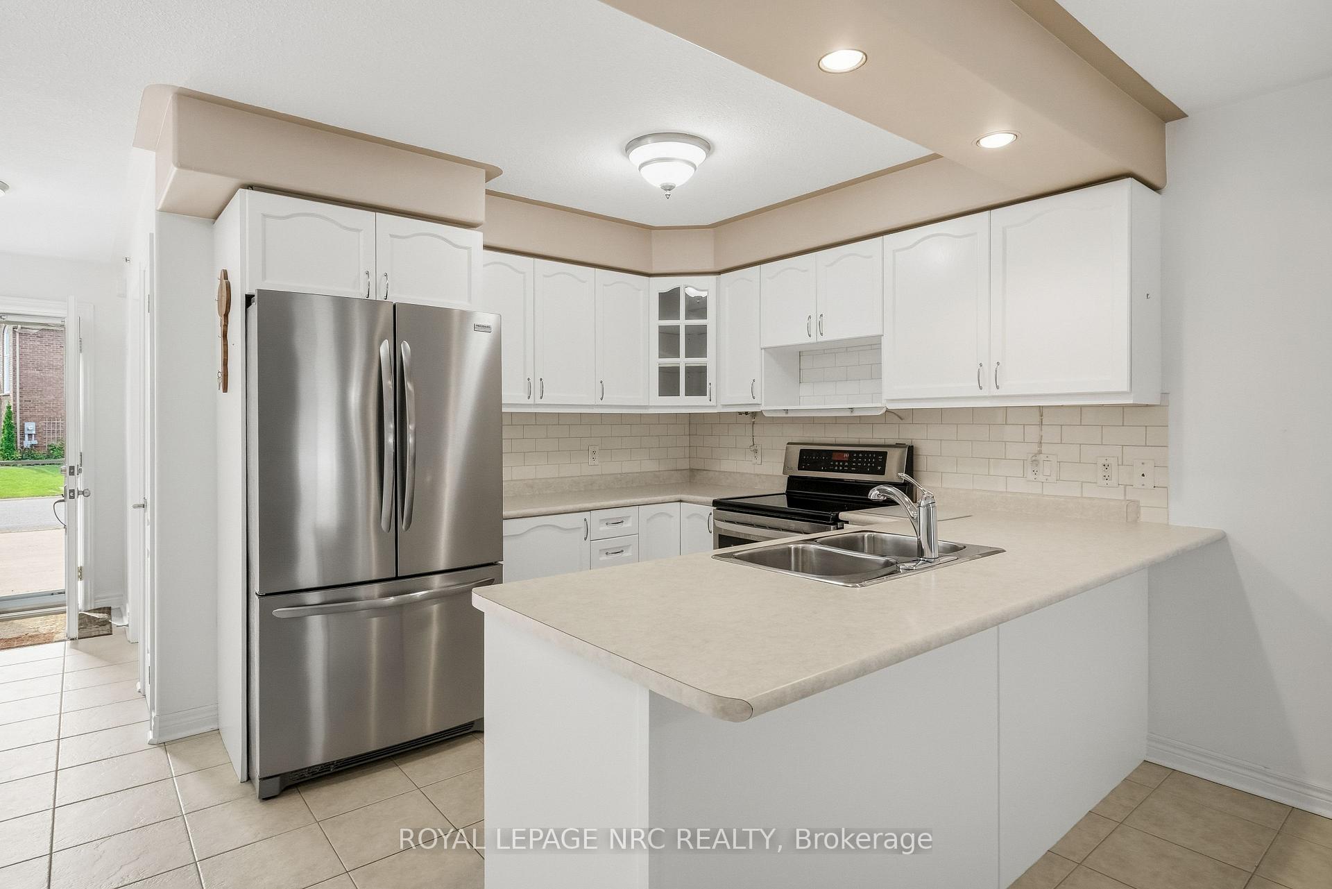 Photo 10 of 8 Bluegrass Crescent, St. Catharines, Oakdale — HOMEH