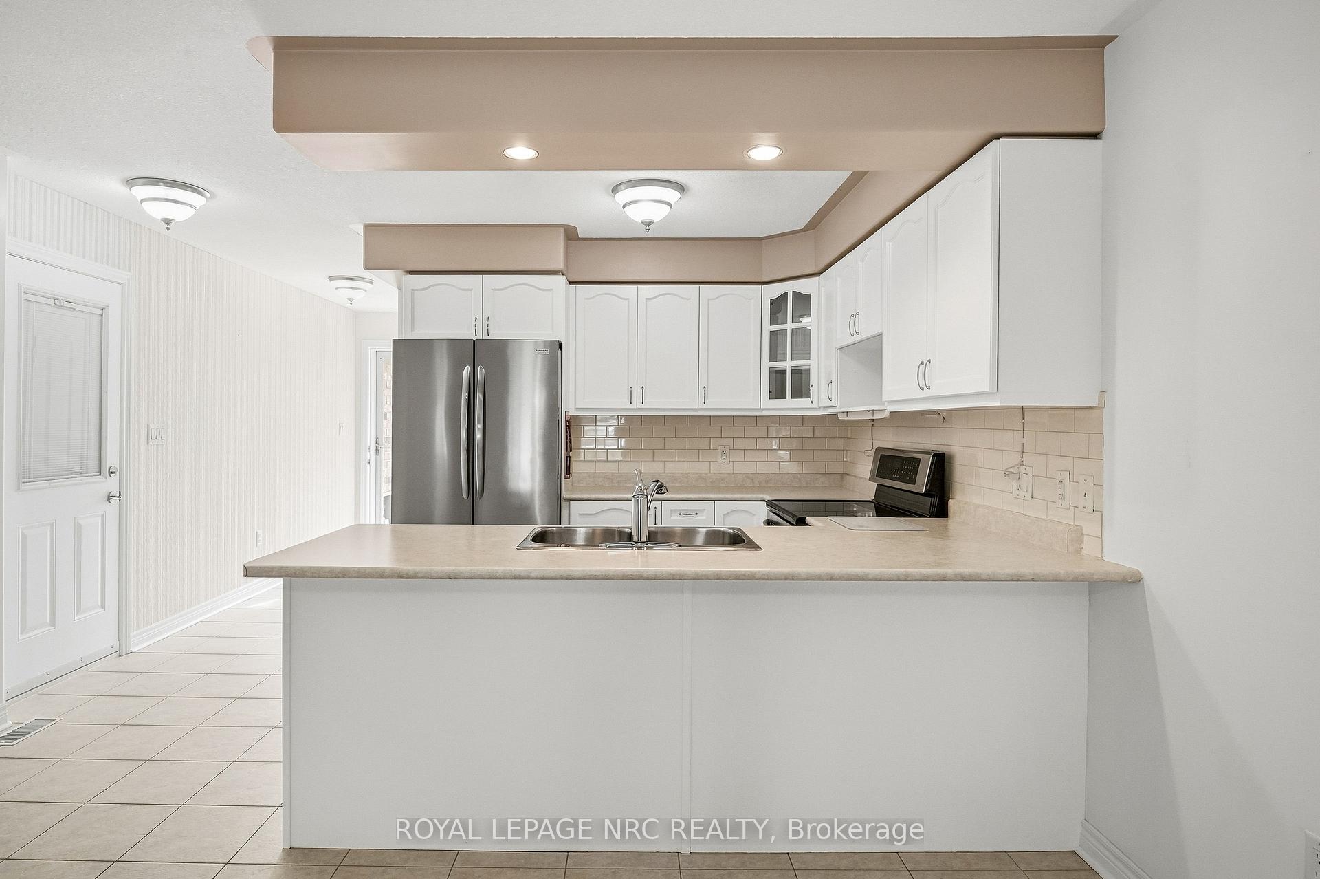 Photo 11 of 8 Bluegrass Crescent, St. Catharines, Oakdale — HOMEH
