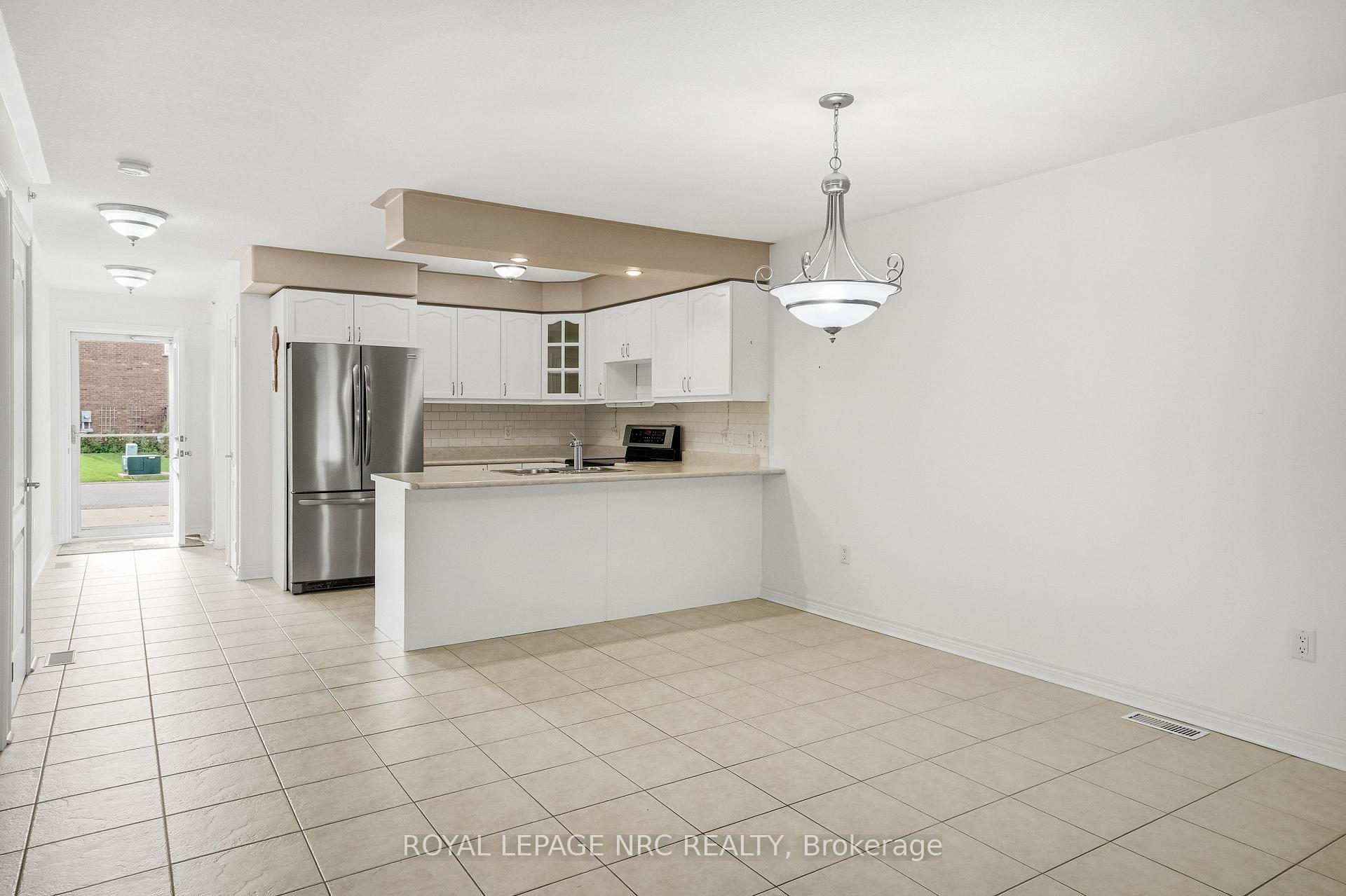 Photo 13 of 8 Bluegrass Crescent, St. Catharines, Oakdale — HOMEH