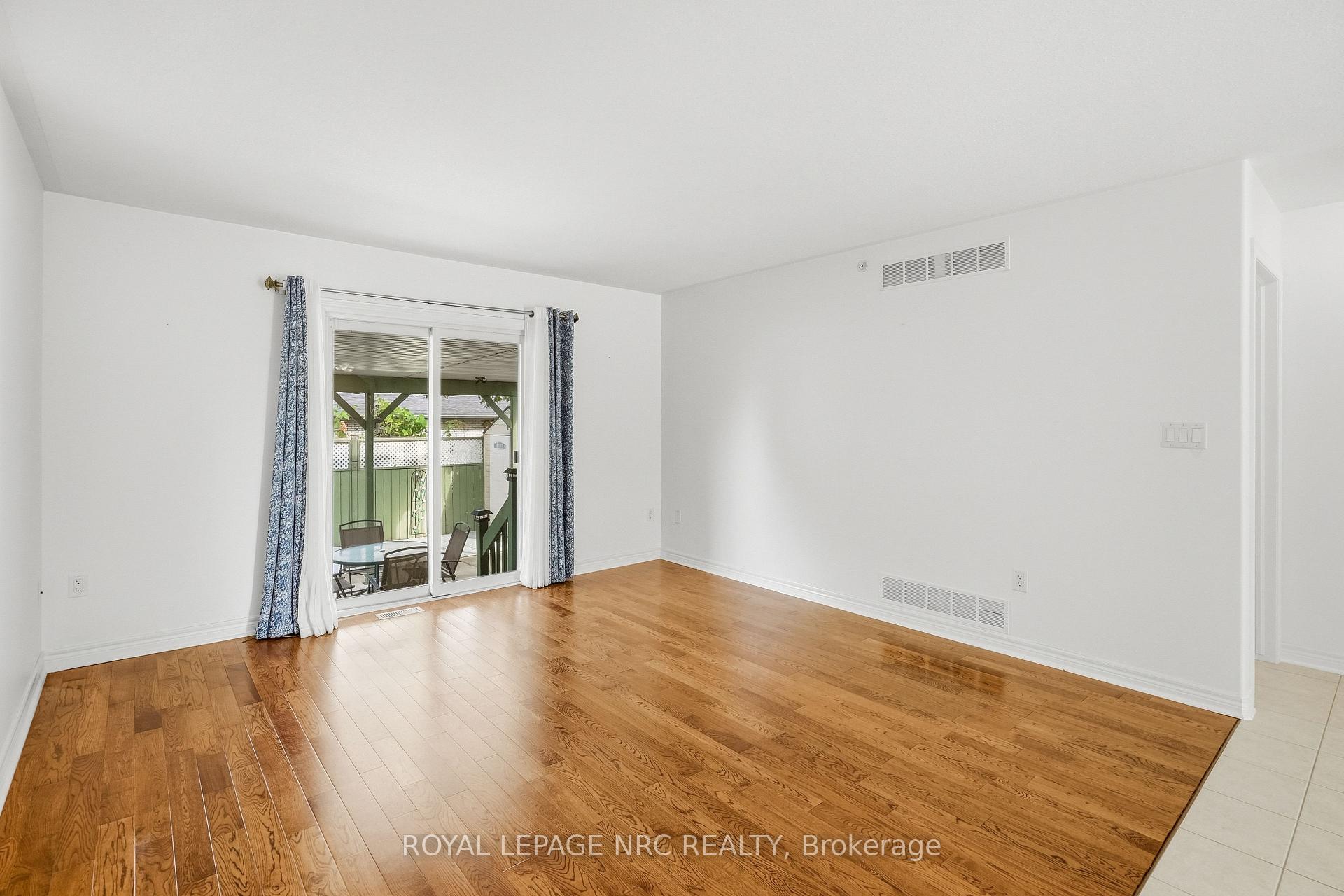 Photo 15 of 8 Bluegrass Crescent, St. Catharines, Oakdale — HOMEH
