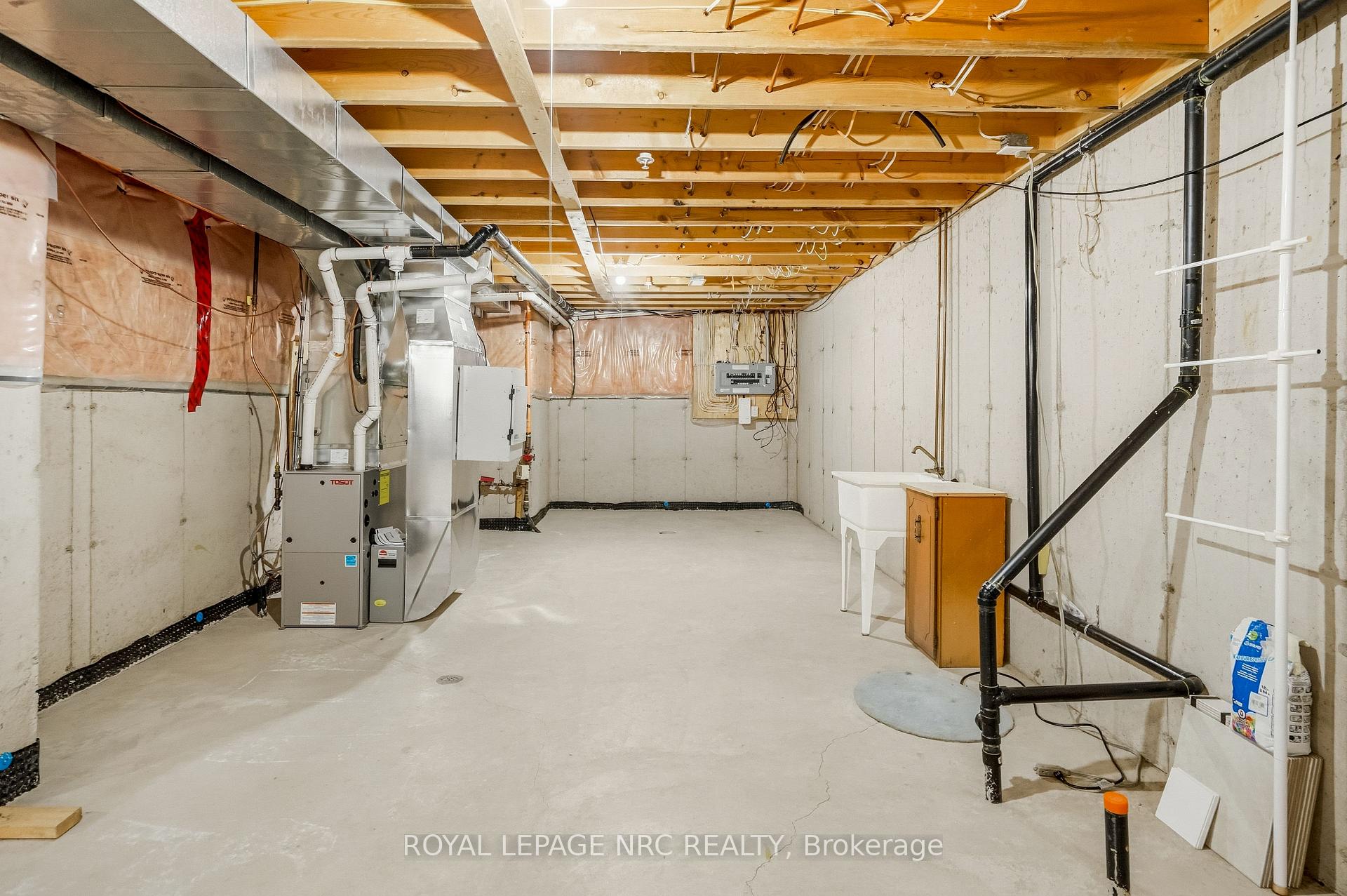 Photo 26 of 8 Bluegrass Crescent, St. Catharines, Oakdale — HOMEH