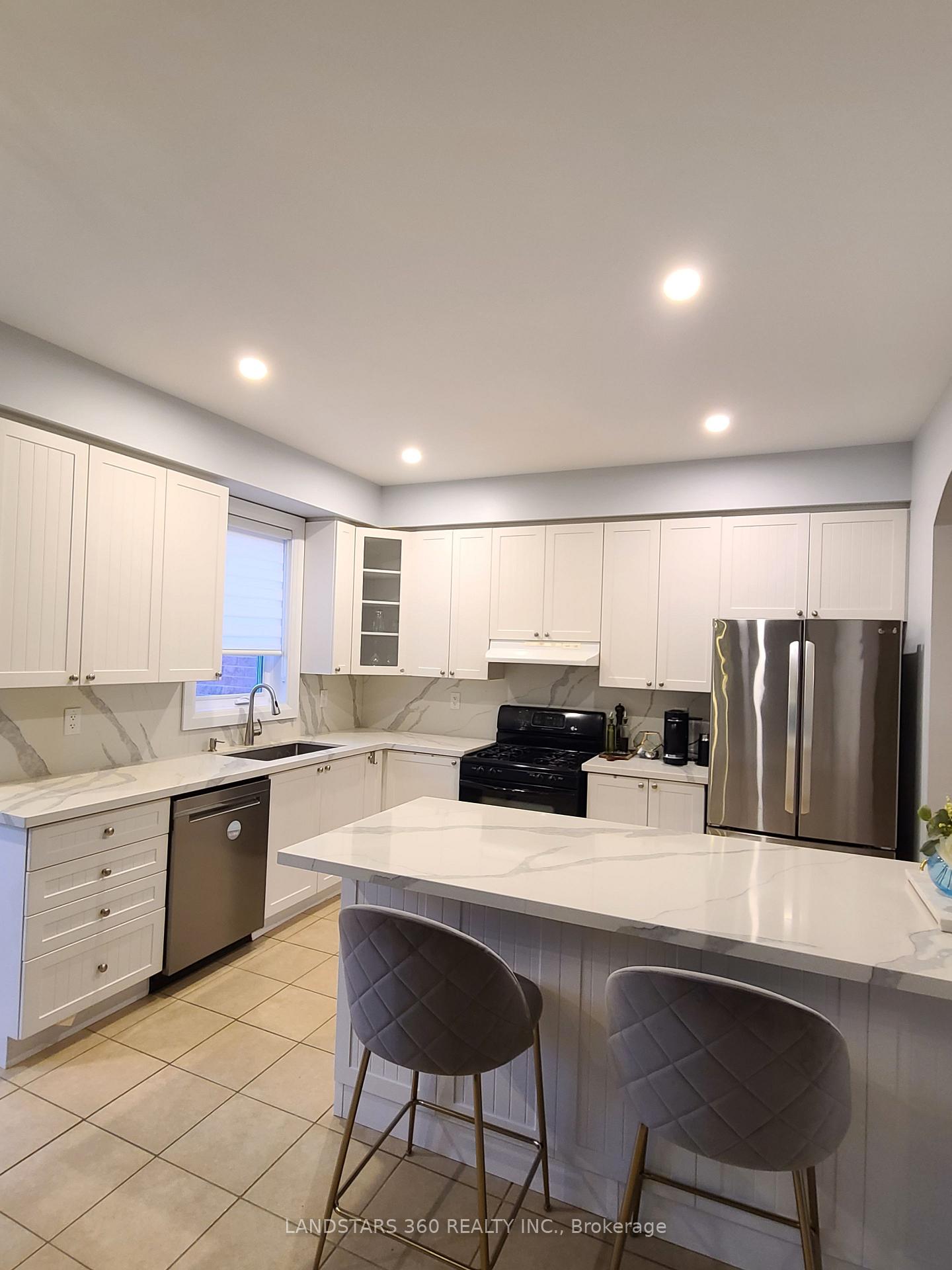 Photo 10 of 53 Zokol Drive, Aurora, Bayview Northeast — HOMEH