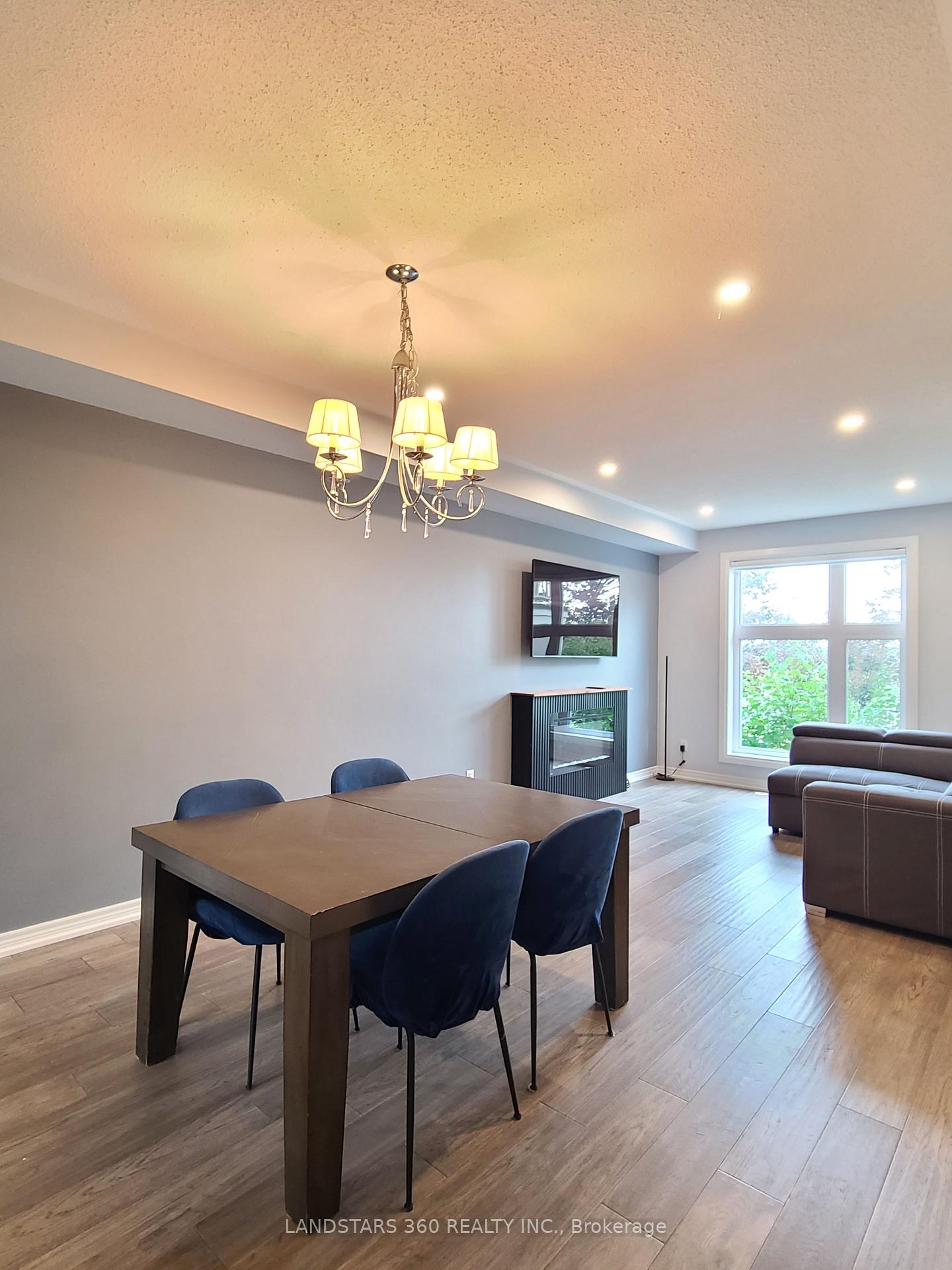 Photo 13 of 53 Zokol Drive, Aurora, Bayview Northeast — HOMEH