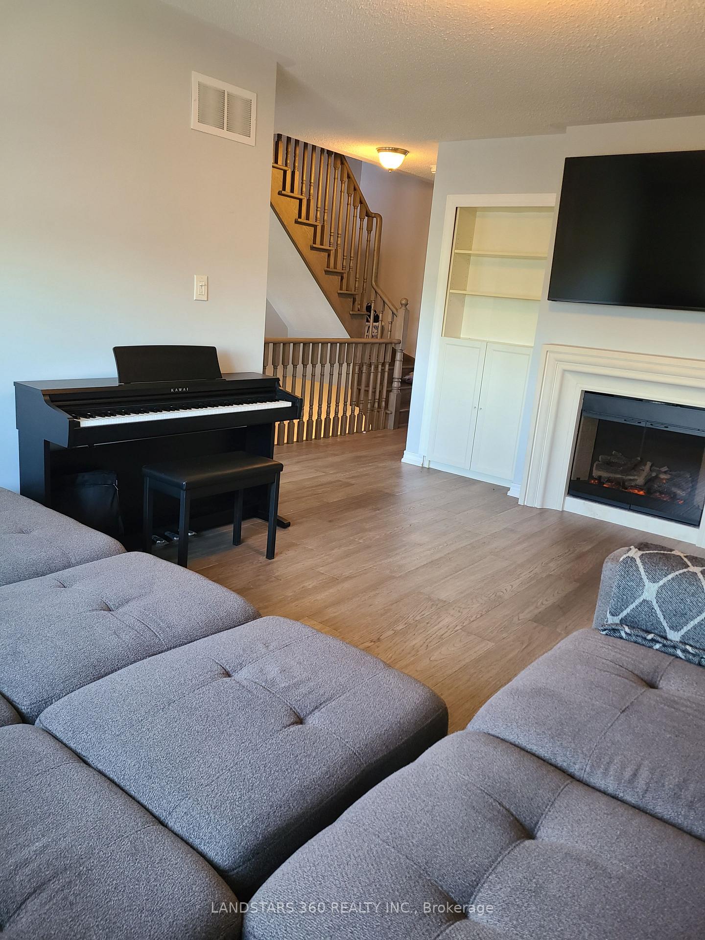 Photo 18 of 53 Zokol Drive, Aurora, Bayview Northeast — HOMEH