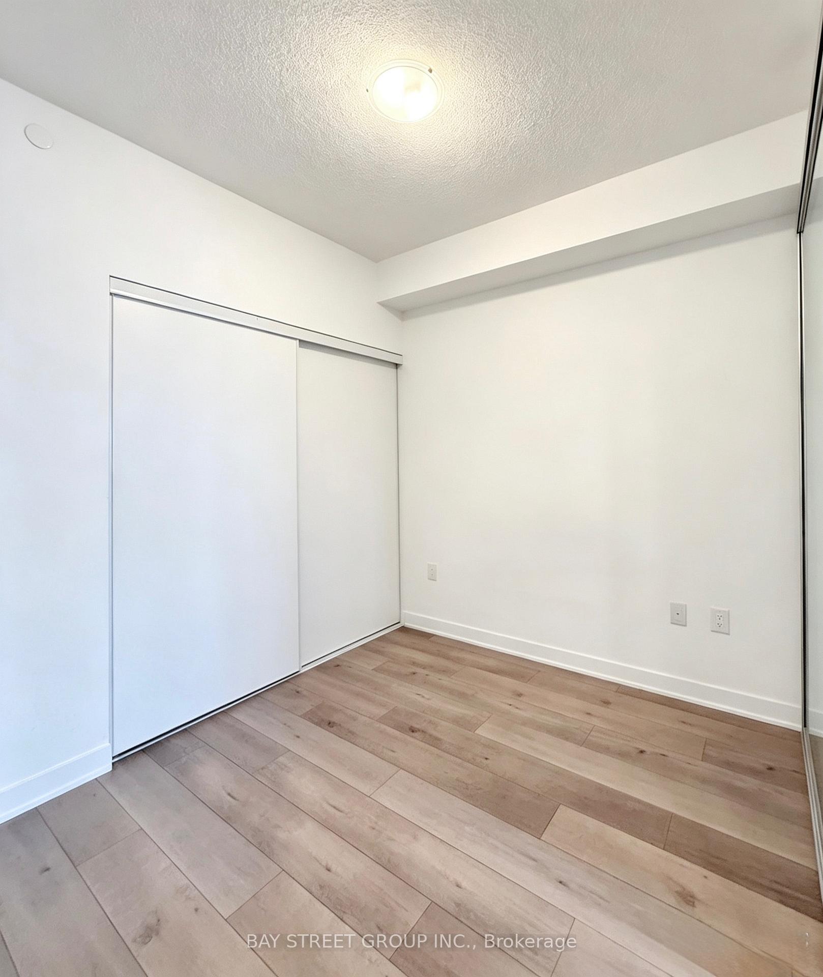 Photo 5 of Unit 710, 10 Honeycrisp Crescent, Vaughan, Vaughan Corporate Centre — HOMEH
