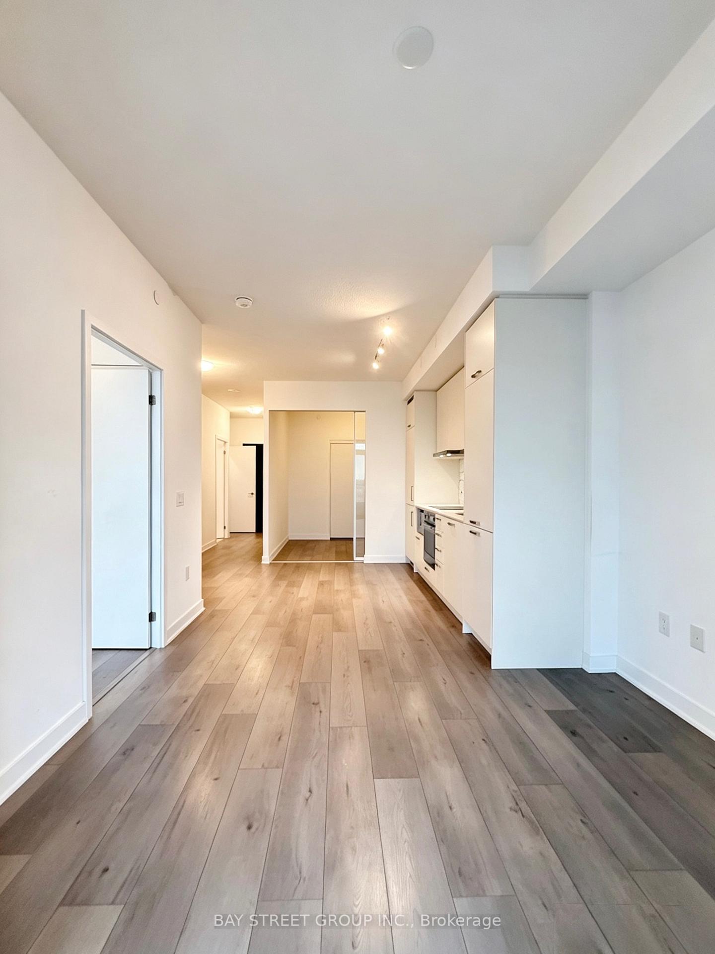 Photo 7 of Unit 710, 10 Honeycrisp Crescent, Vaughan, Vaughan Corporate Centre — HOMEH