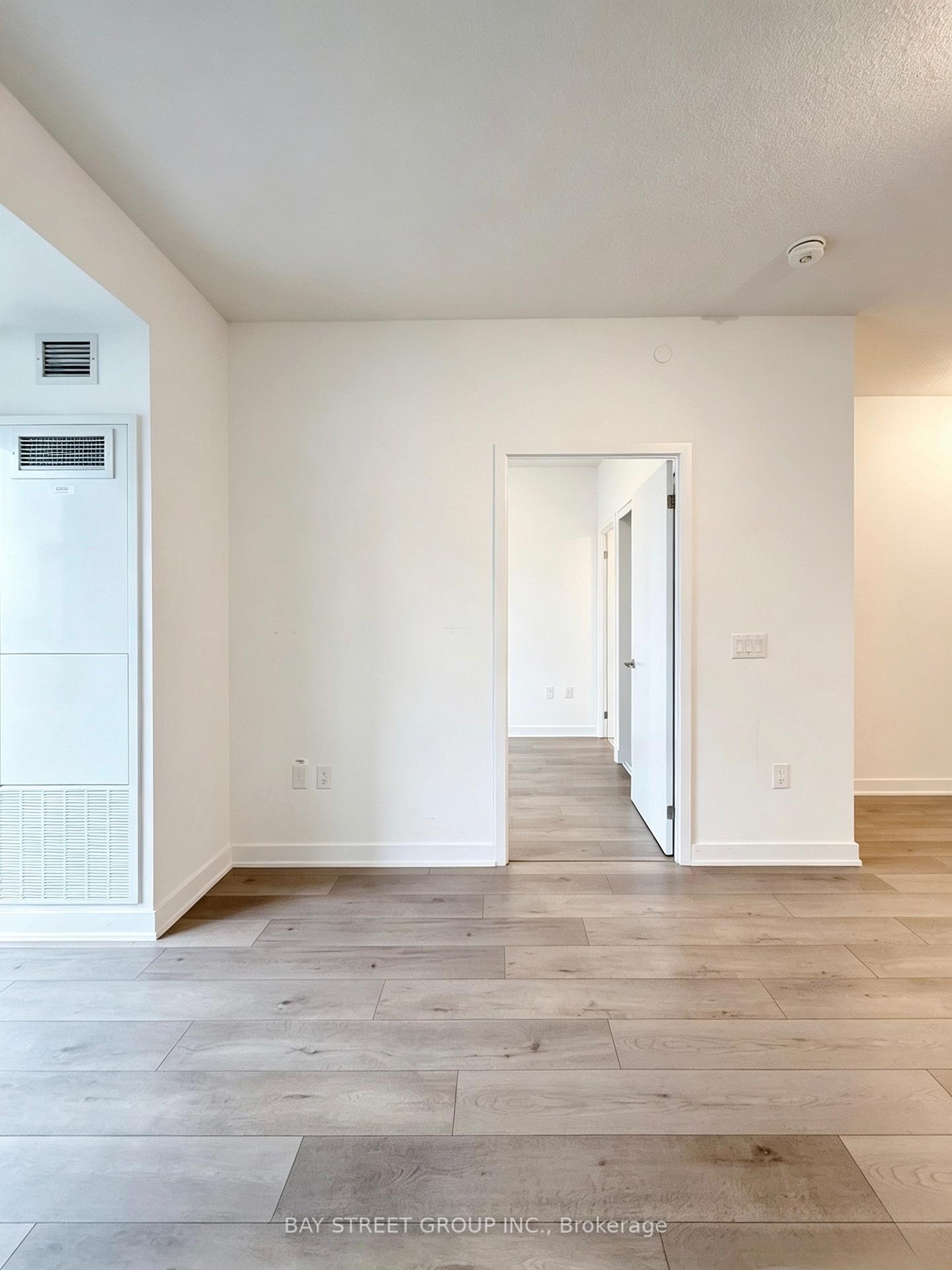 Photo 9 of Unit 710, 10 Honeycrisp Crescent, Vaughan, Vaughan Corporate Centre — HOMEH