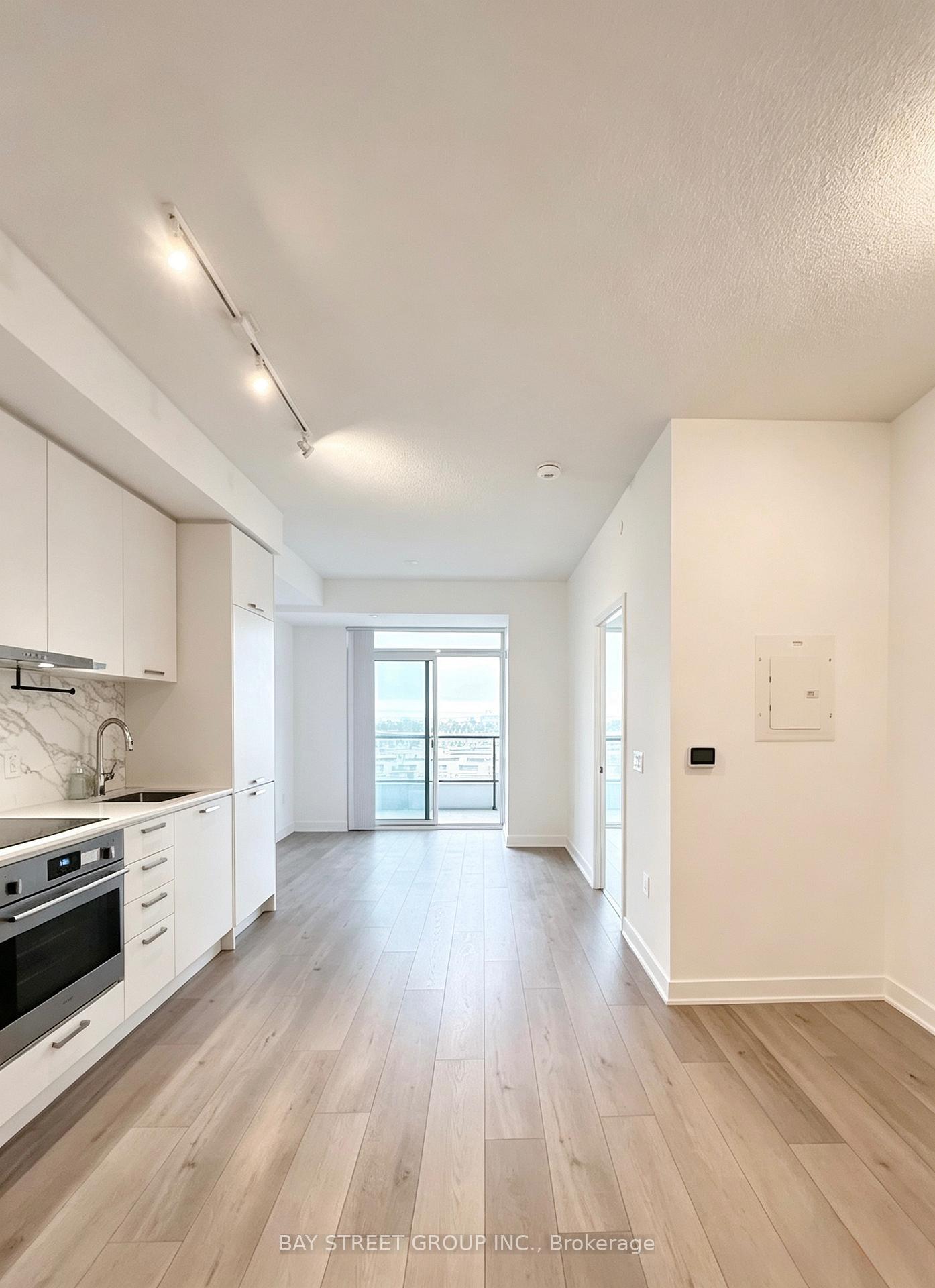 Photo 10 of Unit 710, 10 Honeycrisp Crescent, Vaughan, Vaughan Corporate Centre — HOMEH