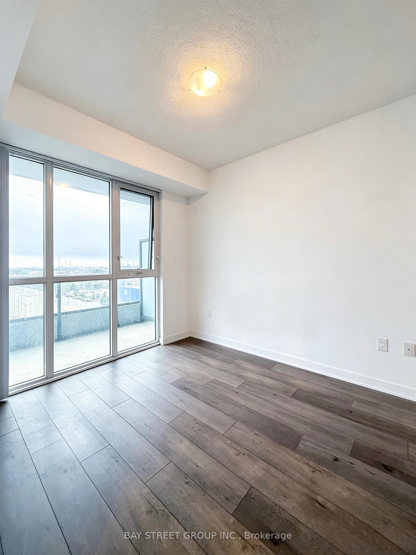 Photo 11 of Unit 710, 10 Honeycrisp Crescent, Vaughan, Vaughan Corporate Centre — HOMEH