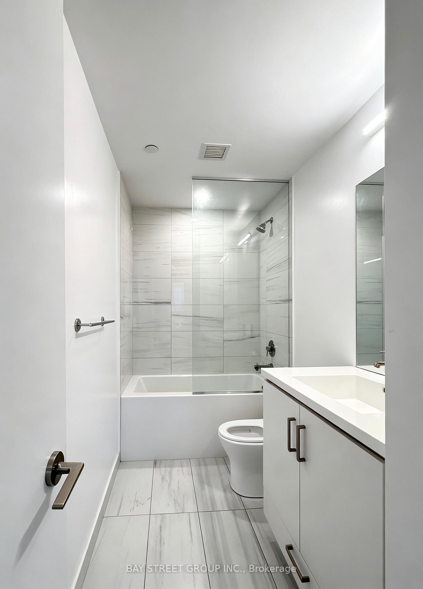 Photo 13 of Unit 710, 10 Honeycrisp Crescent, Vaughan, Vaughan Corporate Centre — HOMEH