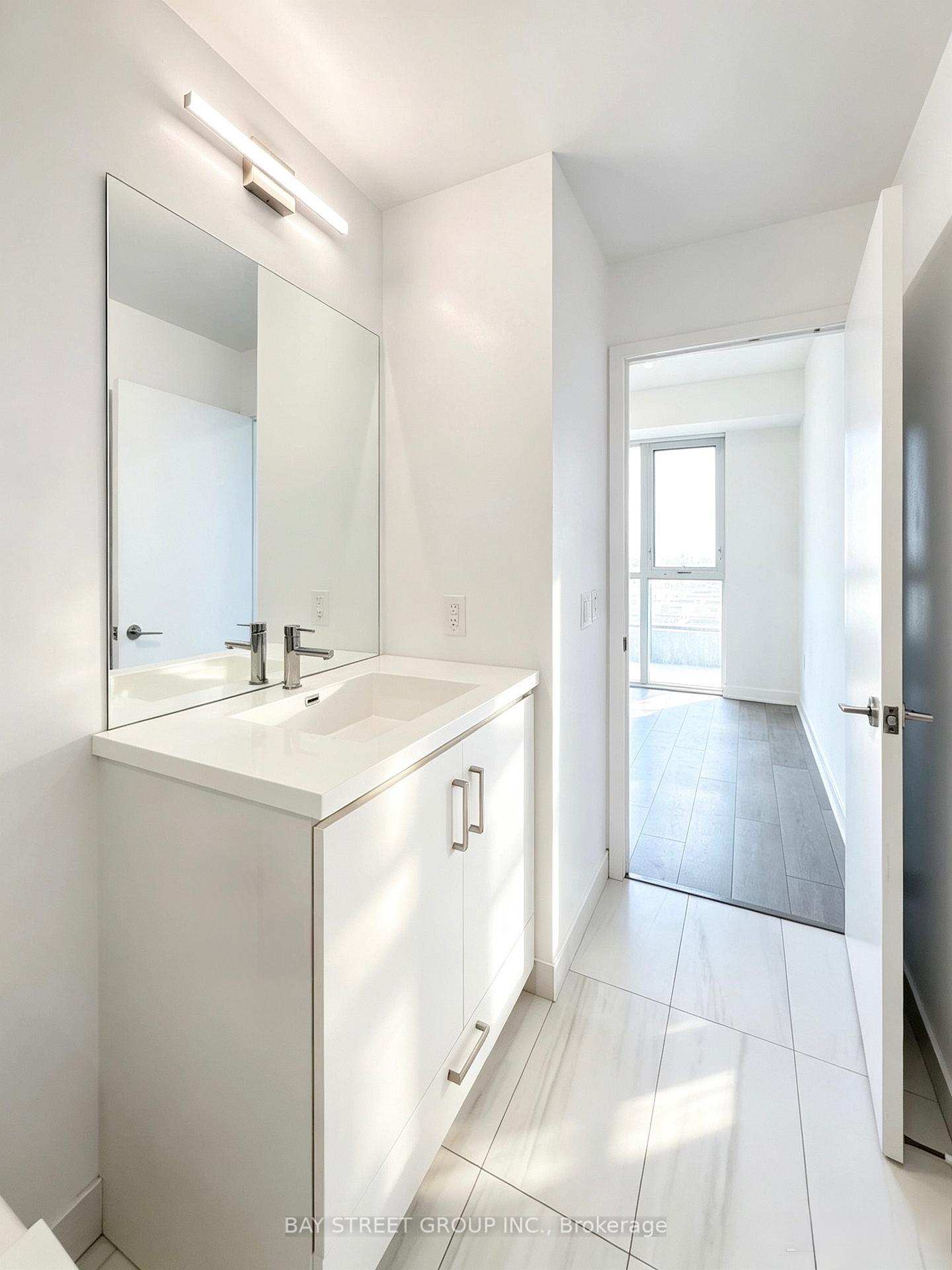 Photo 14 of Unit 710, 10 Honeycrisp Crescent, Vaughan, Vaughan Corporate Centre — HOMEH