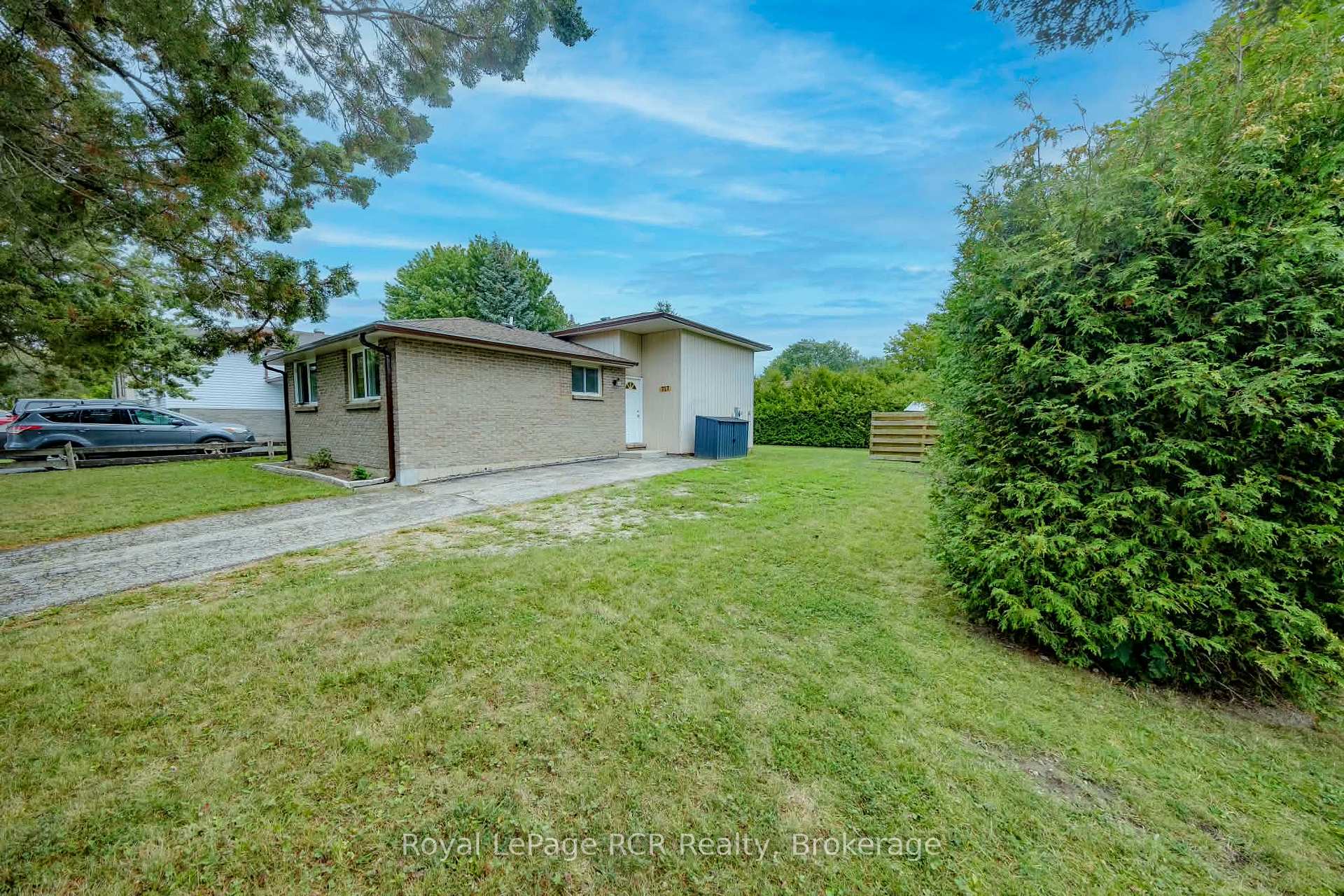 Photo of 727 Johnston Crescent