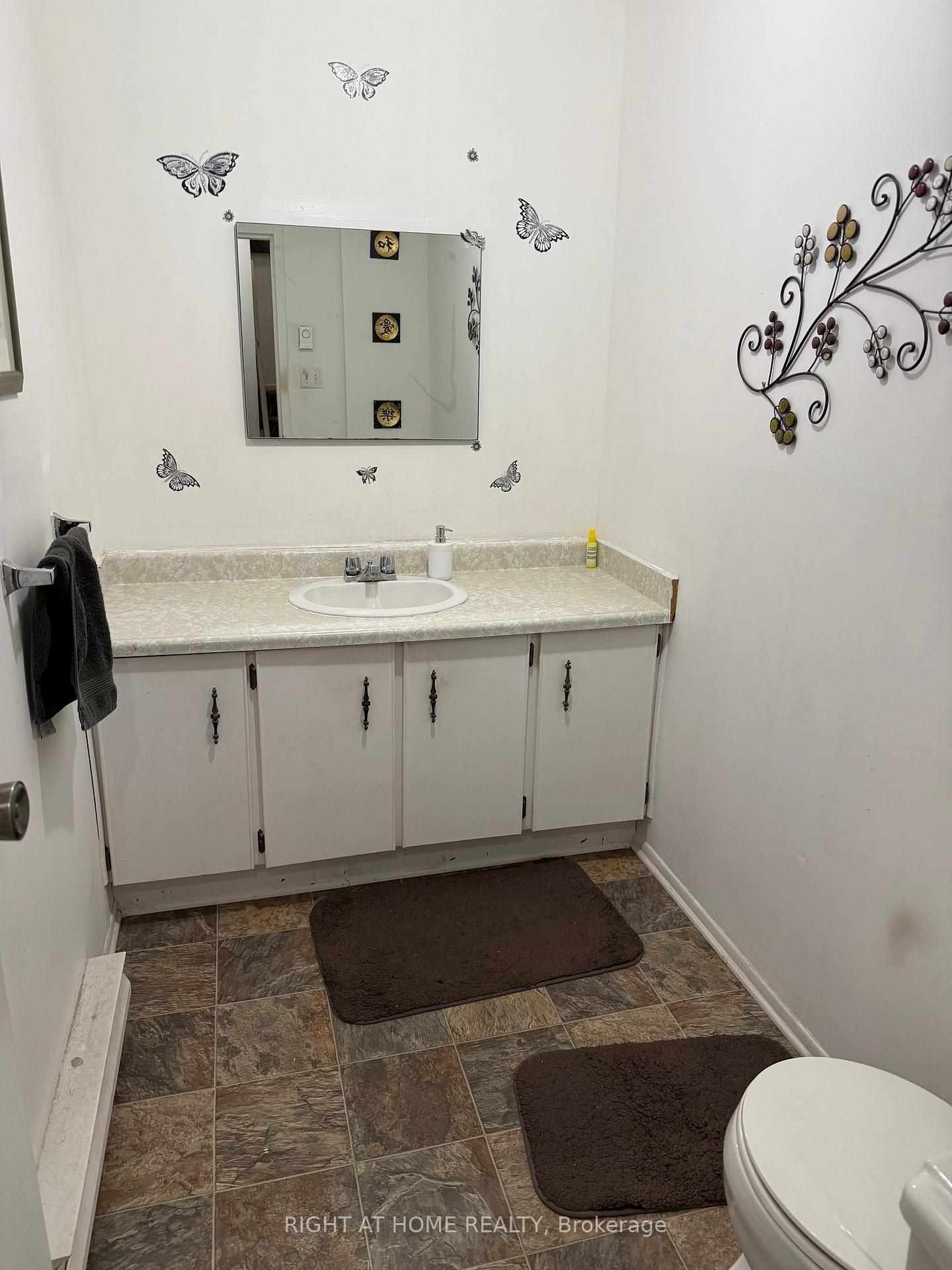 Photo 10 of Unit 124, 3445 Uplands Drive, Ottawa, Hunt Club — HOMEH