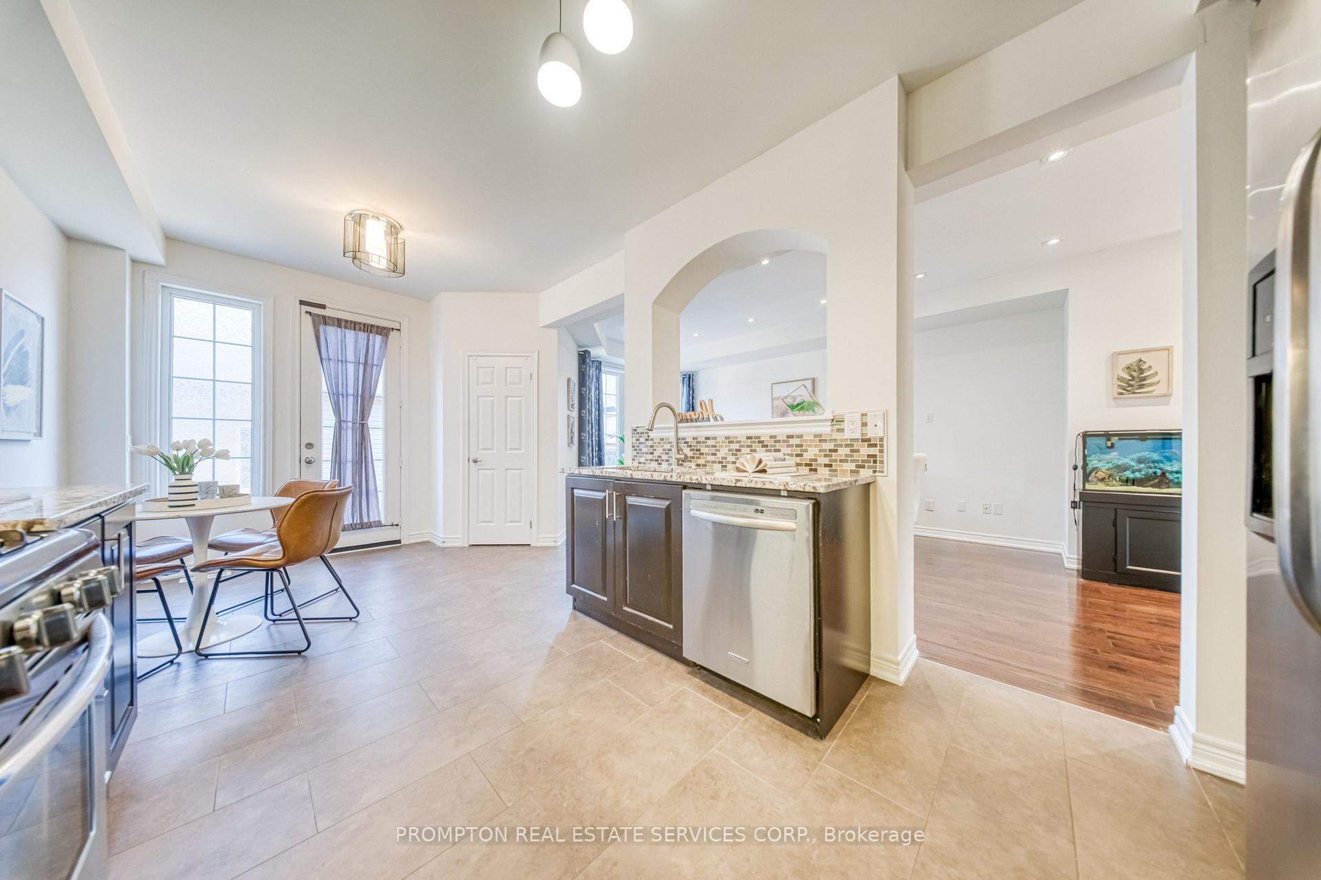 Photo 14 of 2762 Donald Cousens Parkway, Markham, Cornell — HOMEH
