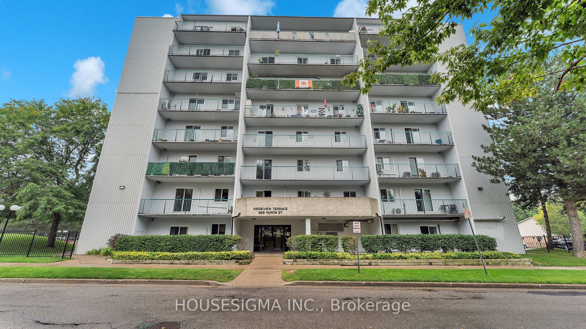 Photo of Unit 201, 986 Huron Street