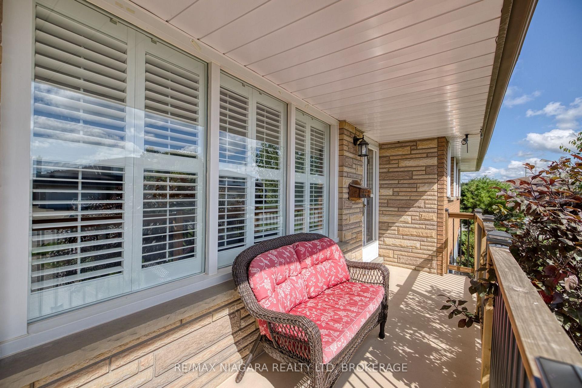 Photo 3 of 121 Garon Avenue, Welland, Lincoln/Crowland — HOMEH