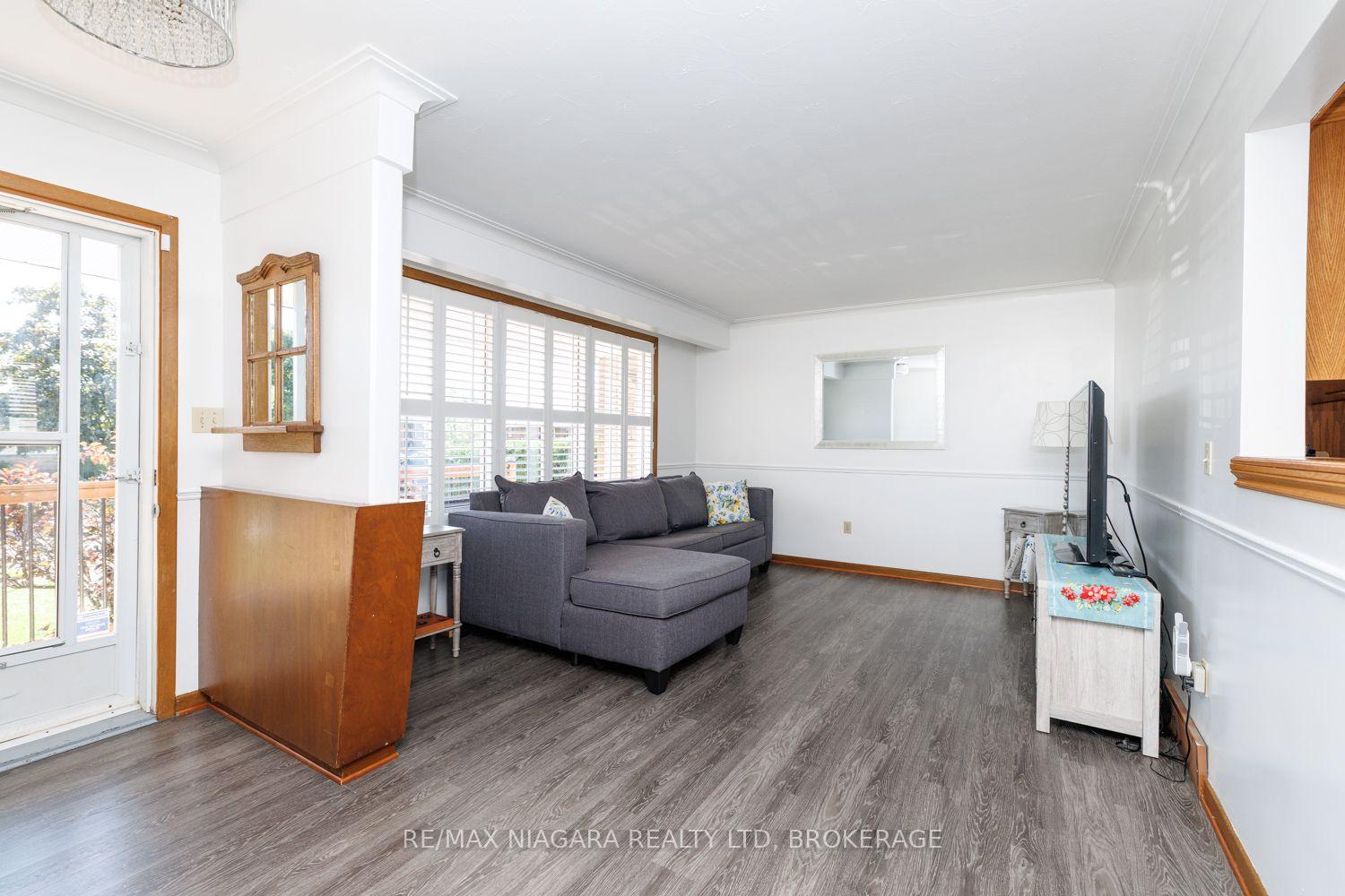 Photo 4 of 121 Garon Avenue, Welland, Lincoln/Crowland — HOMEH