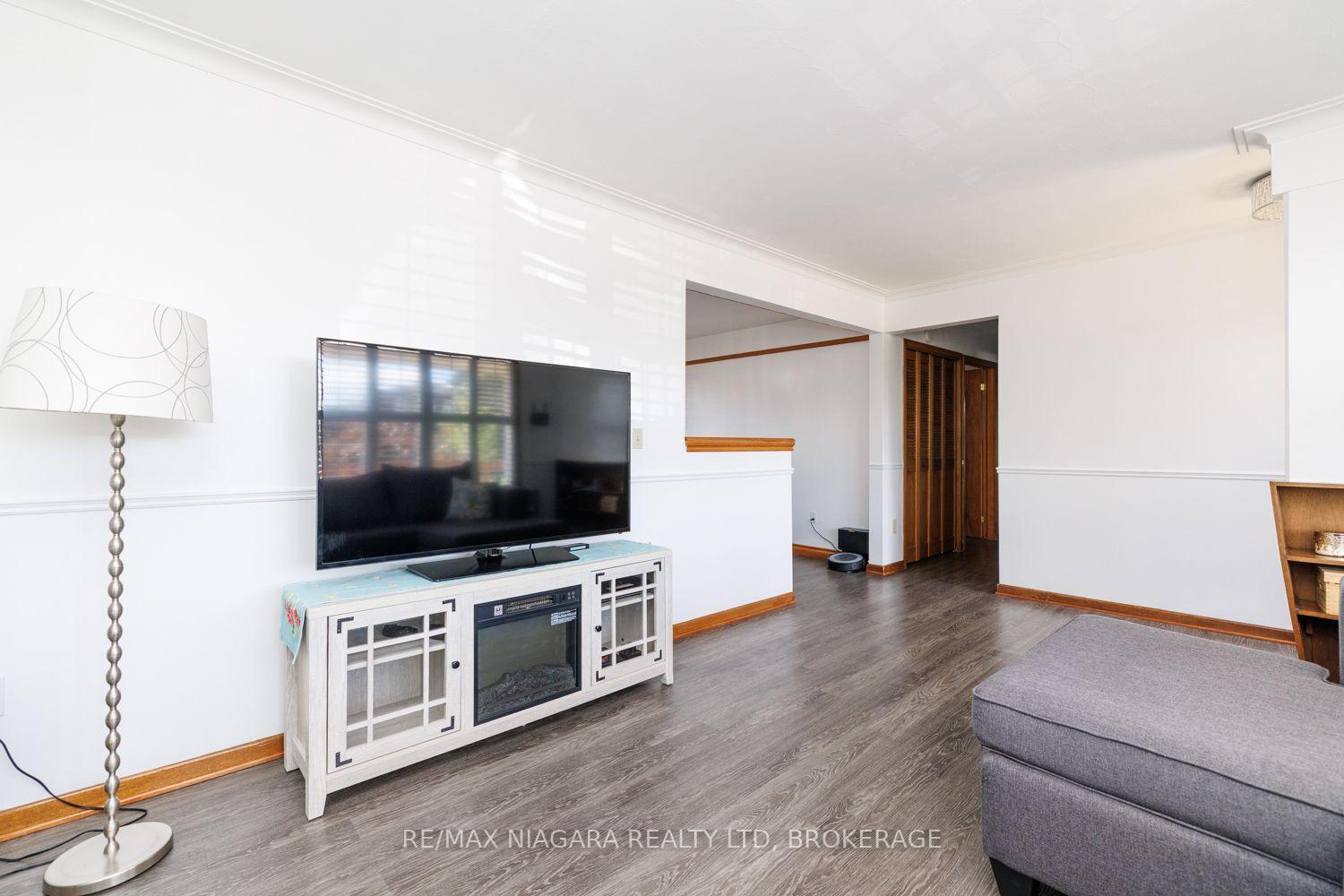 Photo 6 of 121 Garon Avenue, Welland, Lincoln/Crowland — HOMEH