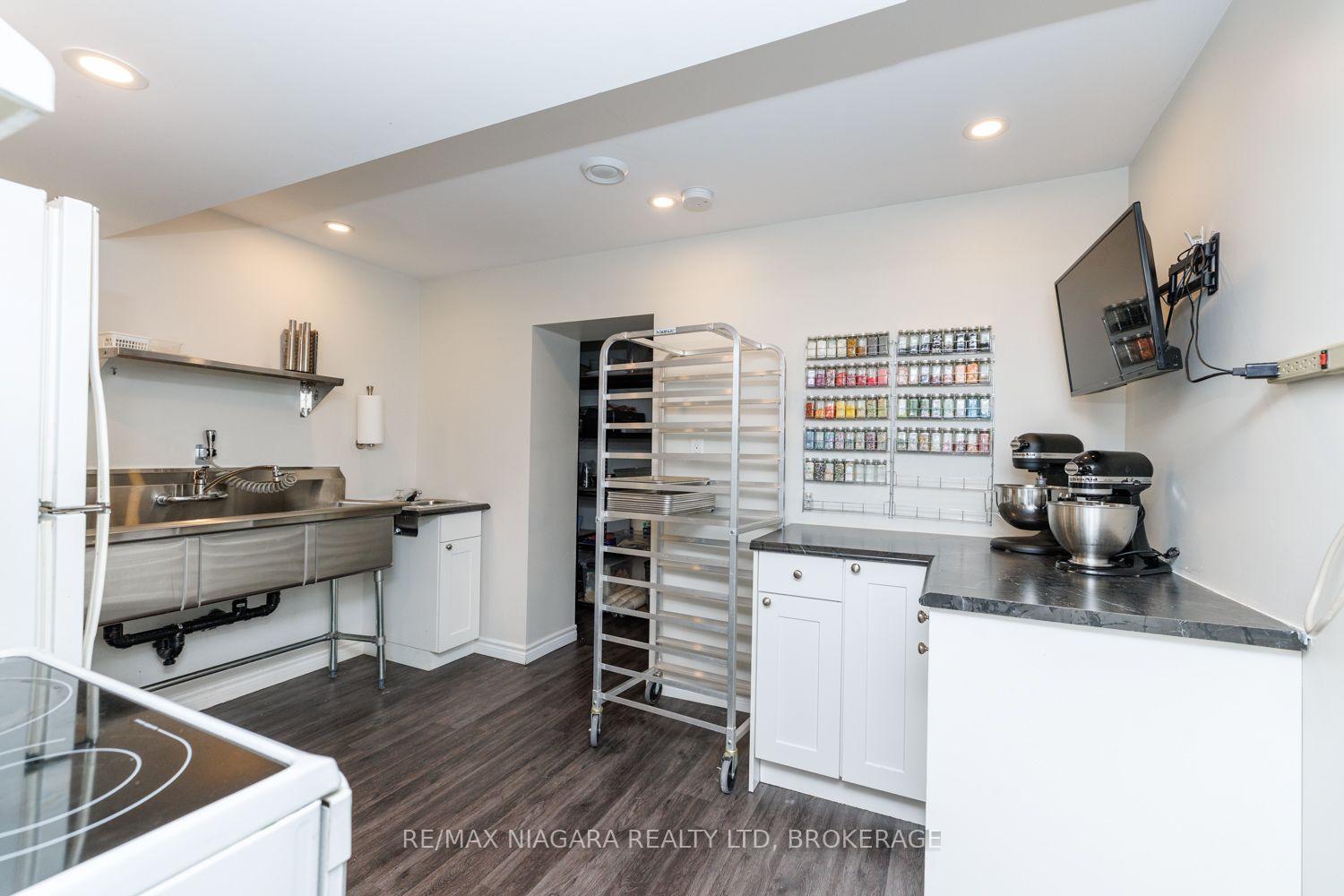 Photo 25 of 121 Garon Avenue, Welland, Lincoln/Crowland — HOMEH