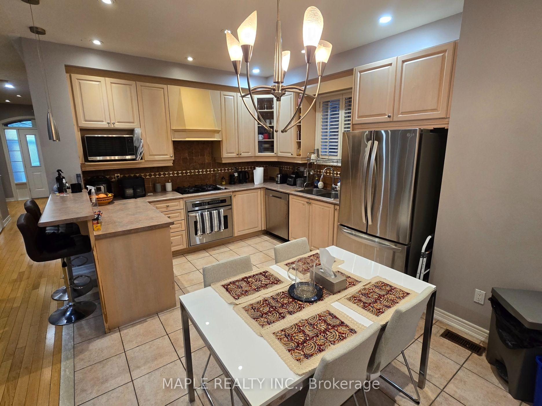 Photo 16 of 71 Thicket Trail N, Vaughan, Vellore Village — HOMEH