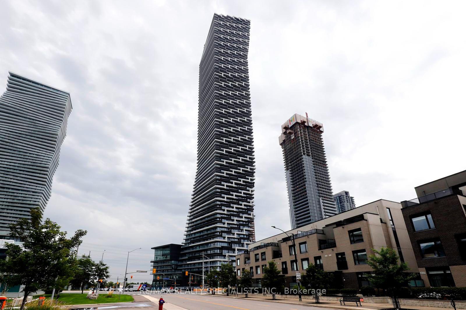 Front of Unit 2904, 448 Burnhamthorpe Road W