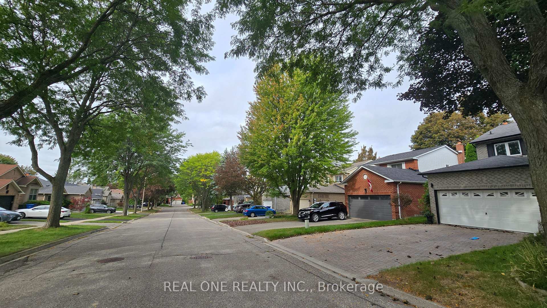 Photo 2 of Unit B, 58 Closs Square, Aurora, Aurora Village — HOMEH