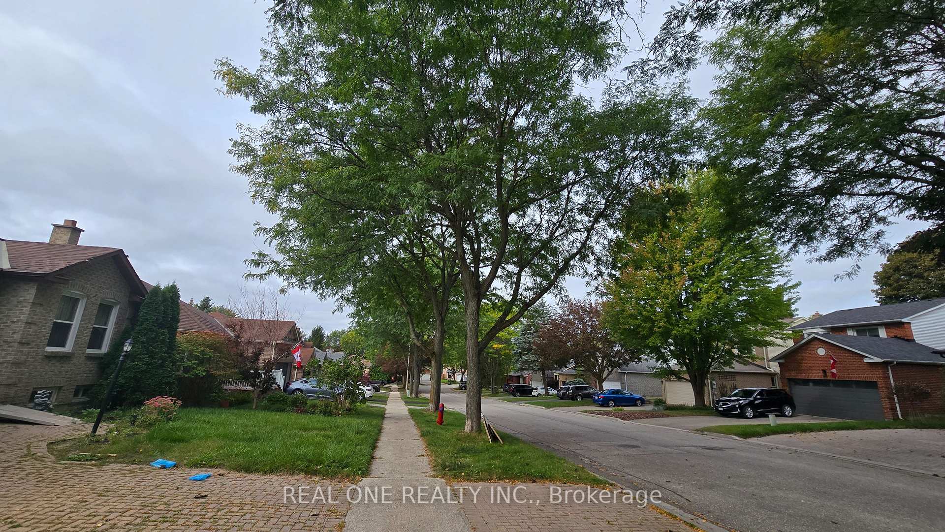 Photo 3 of Unit B, 58 Closs Square, Aurora, Aurora Village — HOMEH