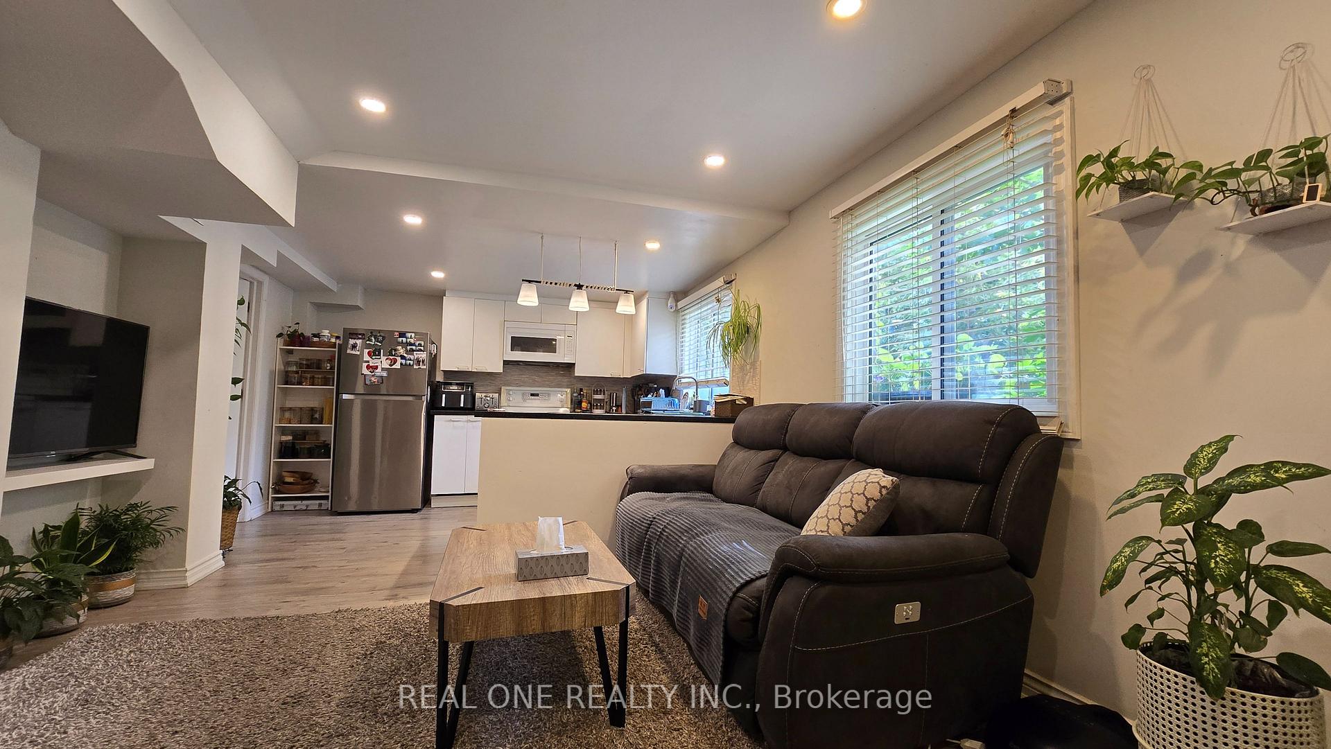 Photo 4 of Unit B, 58 Closs Square, Aurora, Aurora Village — HOMEH