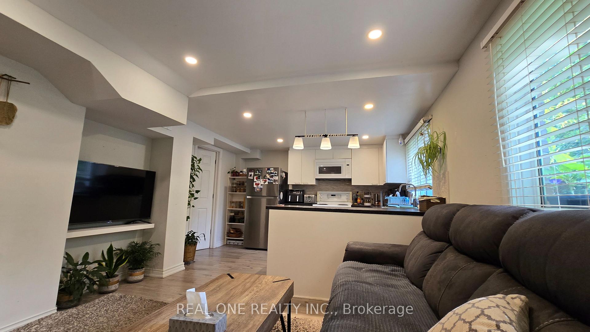 Photo 5 of Unit B, 58 Closs Square, Aurora, Aurora Village — HOMEH