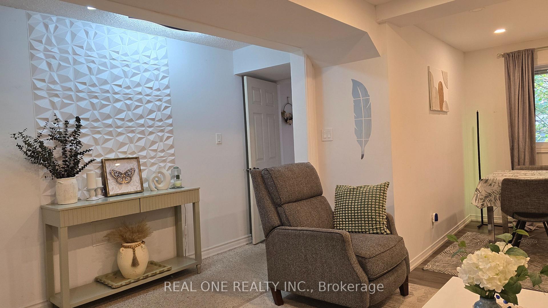 Photo 9 of Unit B, 58 Closs Square, Aurora, Aurora Village — HOMEH