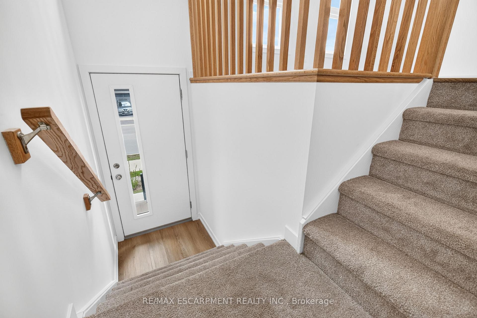 Photo 3 of 55 Great Falls Boulevard, Hamilton, Waterdown — HOMEH