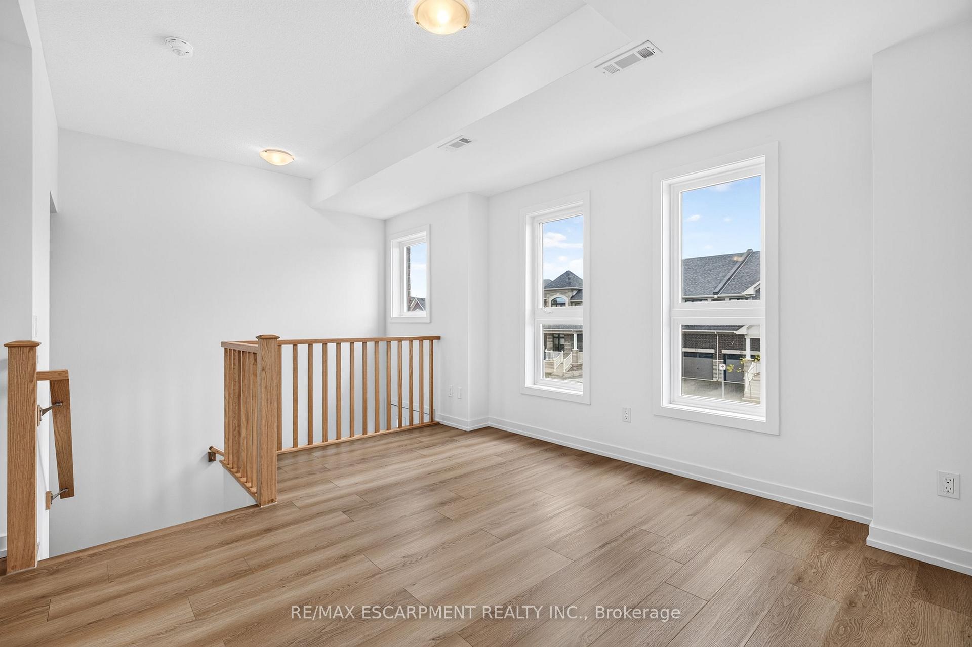 Photo 5 of 55 Great Falls Boulevard, Hamilton, Waterdown — HOMEH