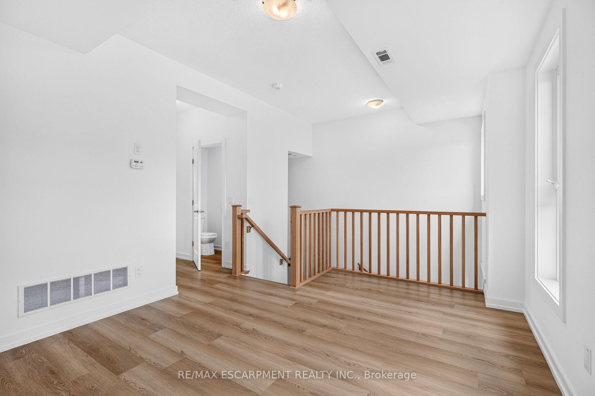 Photo 6 of 55 Great Falls Boulevard, Hamilton, Waterdown — HOMEH