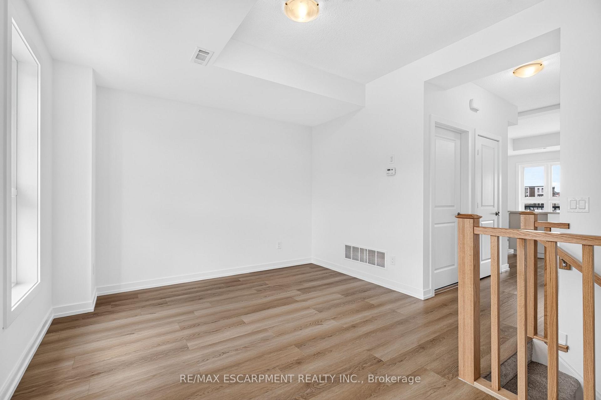 Photo 7 of 55 Great Falls Boulevard, Hamilton, Waterdown — HOMEH